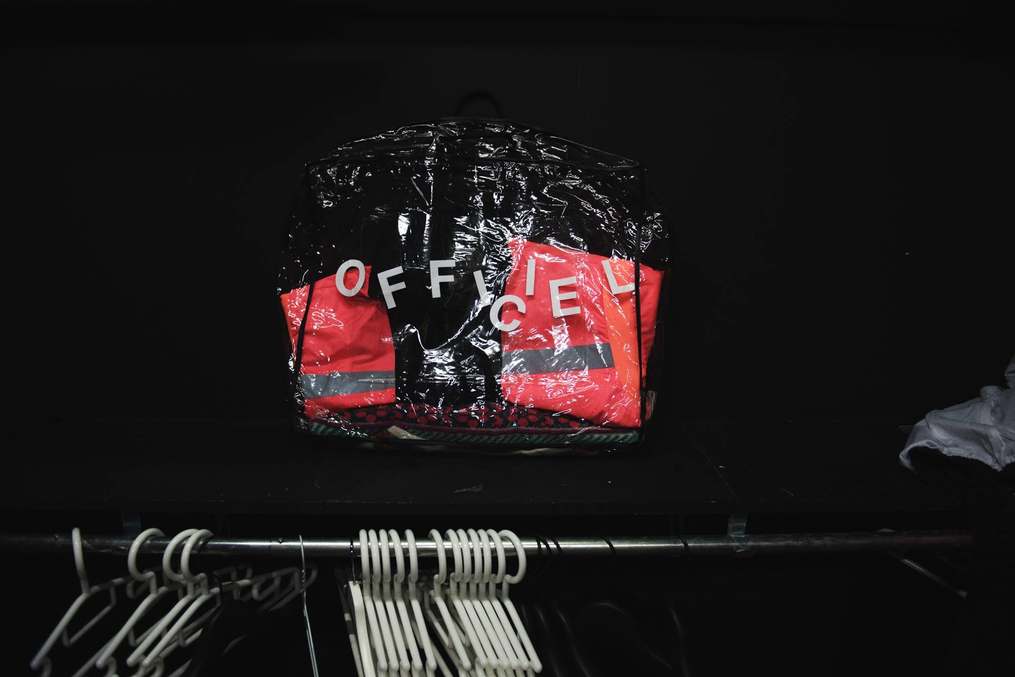 OFFICIEL dévoile un nouveau lookbook BOLD de morceaux en vente au pop-up shop