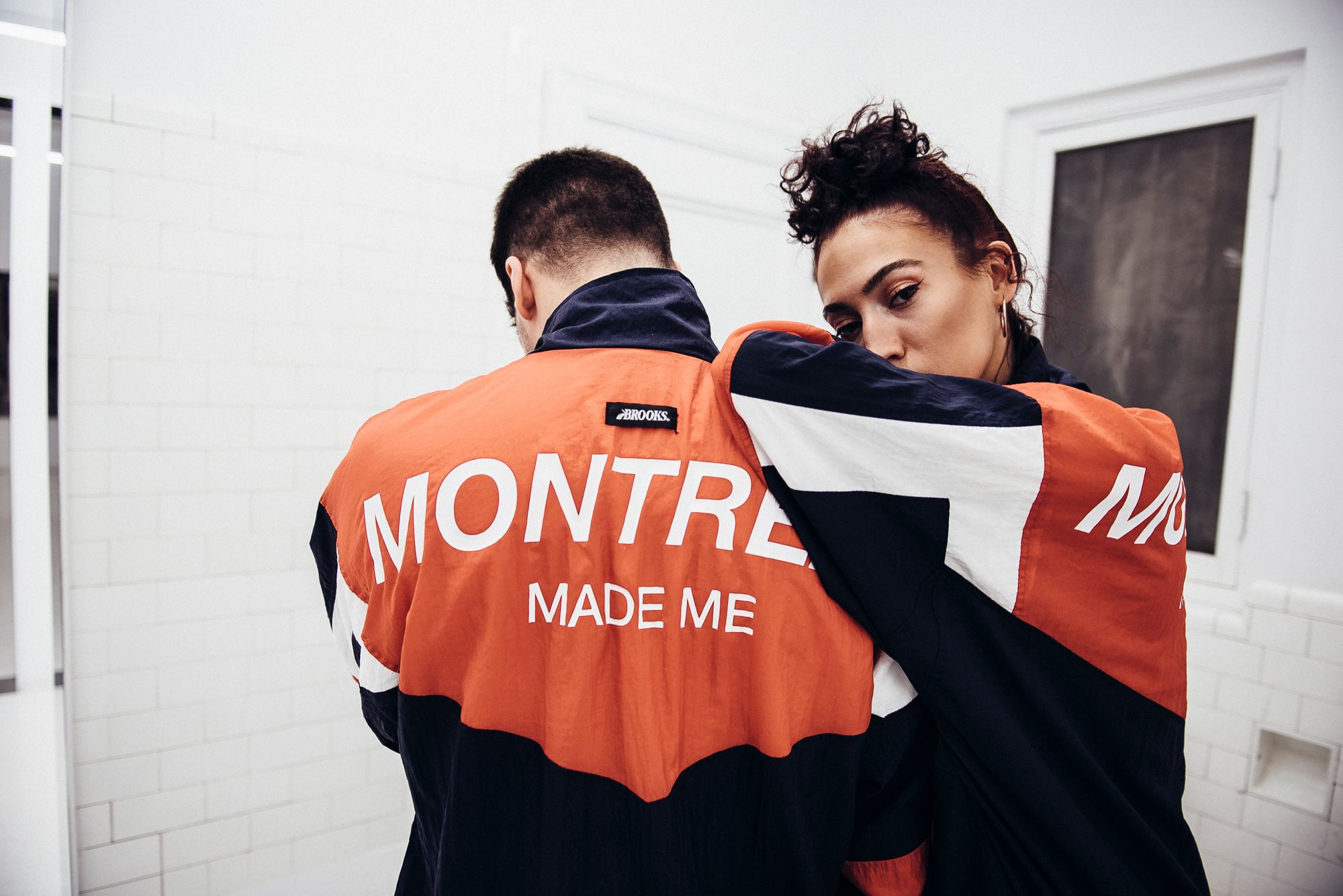 OFFICIEL dévoile un nouveau lookbook BOLD de morceaux en vente au pop-up shop