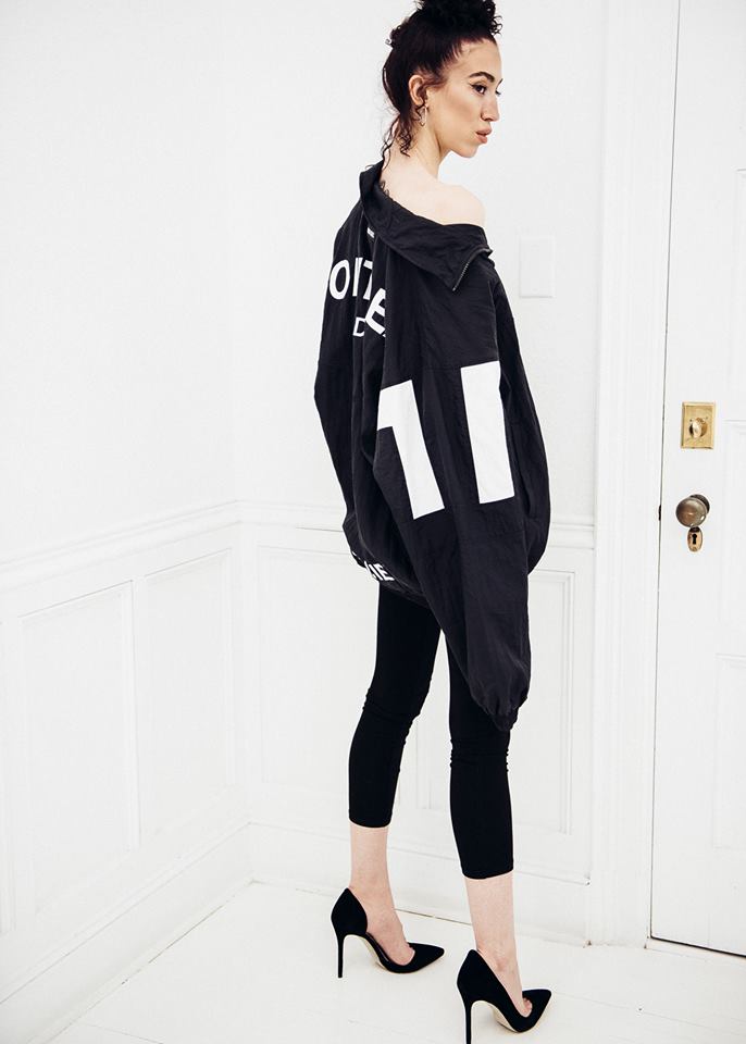OFFICIEL dévoile un nouveau lookbook BOLD de morceaux en vente au pop-up shop