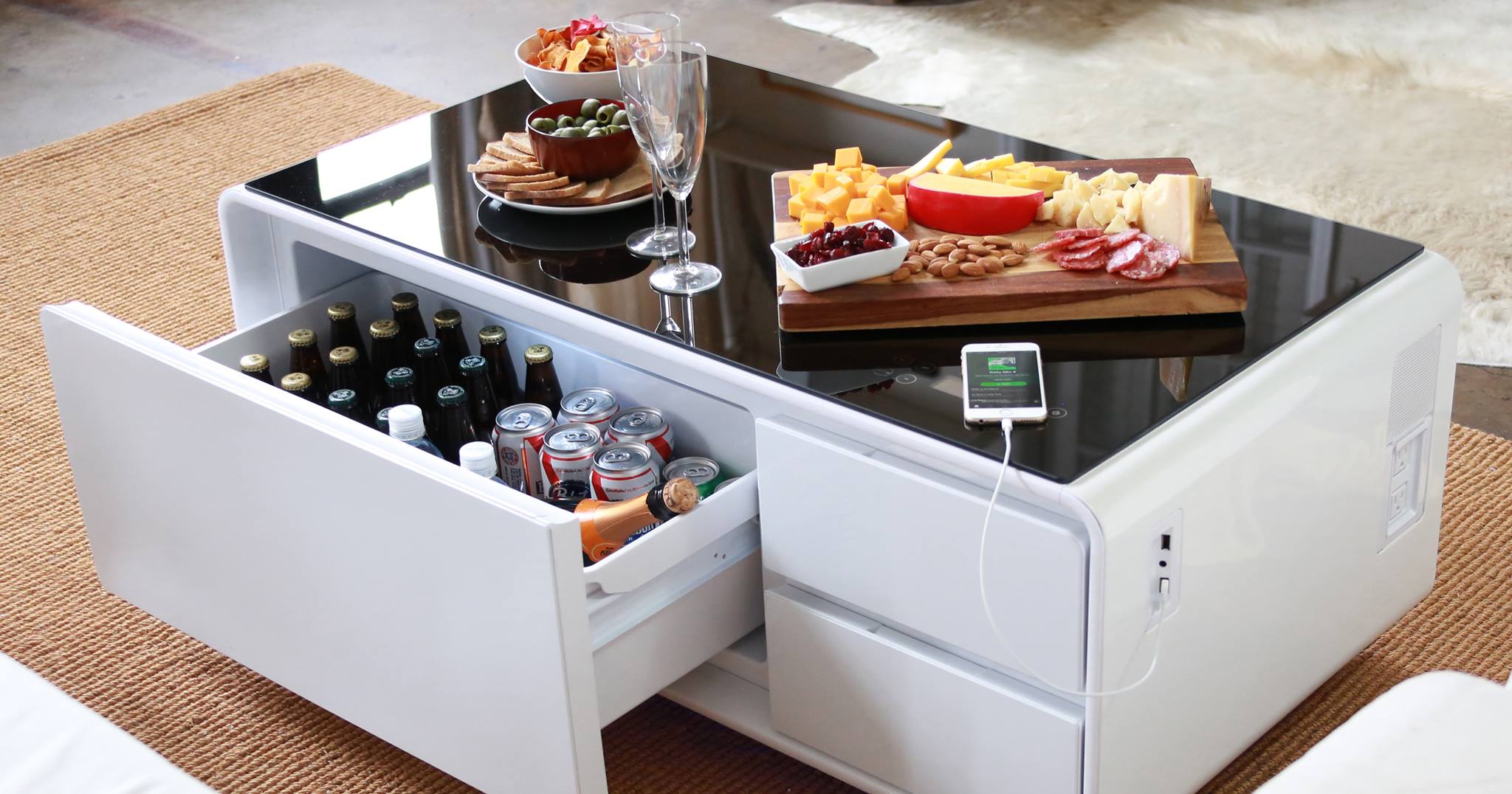 Sobro: la table de salon hyper design avec réfrigérateur à bière intégré -  Ton Barbier