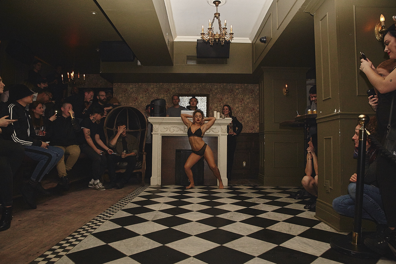 Sokoloff Lingerie enflamme le Mayfair pour son torride et sexy défilé [Photos]
