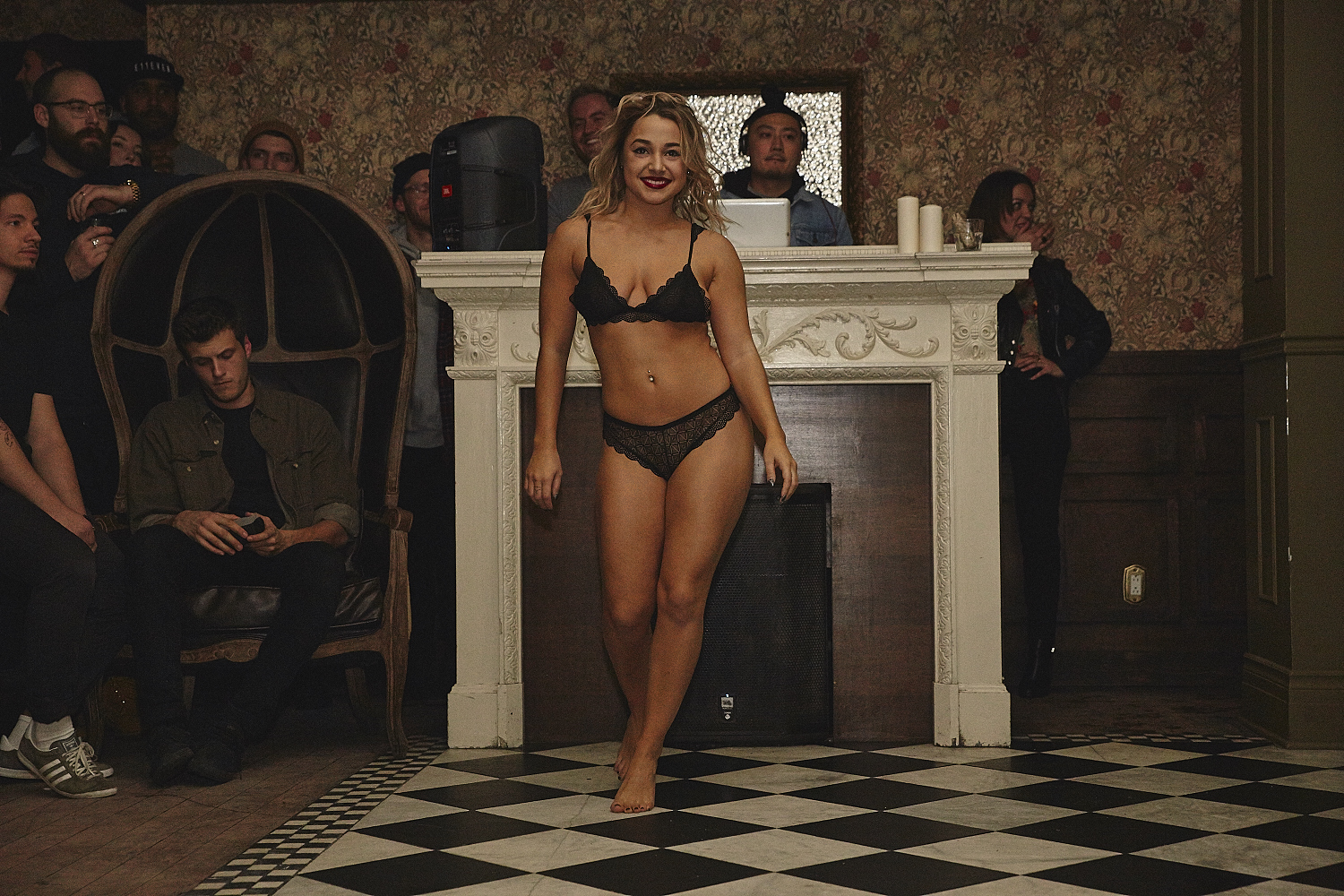 Sokoloff Lingerie enflamme le Mayfair pour son torride et sexy défilé [Photos]
