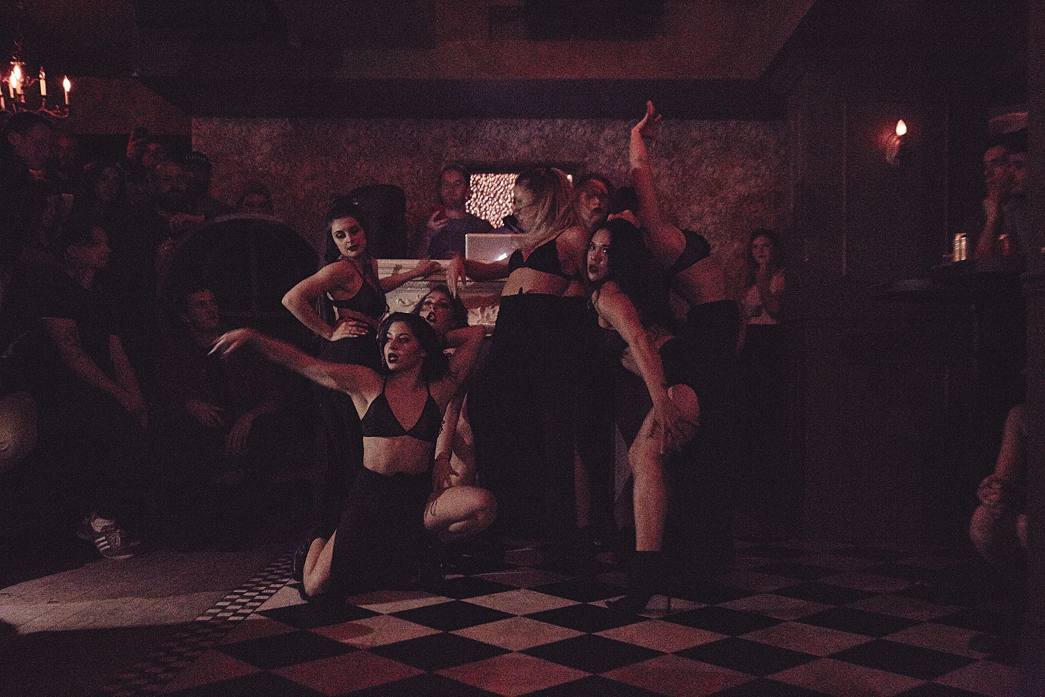 Sokoloff Lingerie enflamme le Mayfair pour son torride et sexy défilé [Photos]