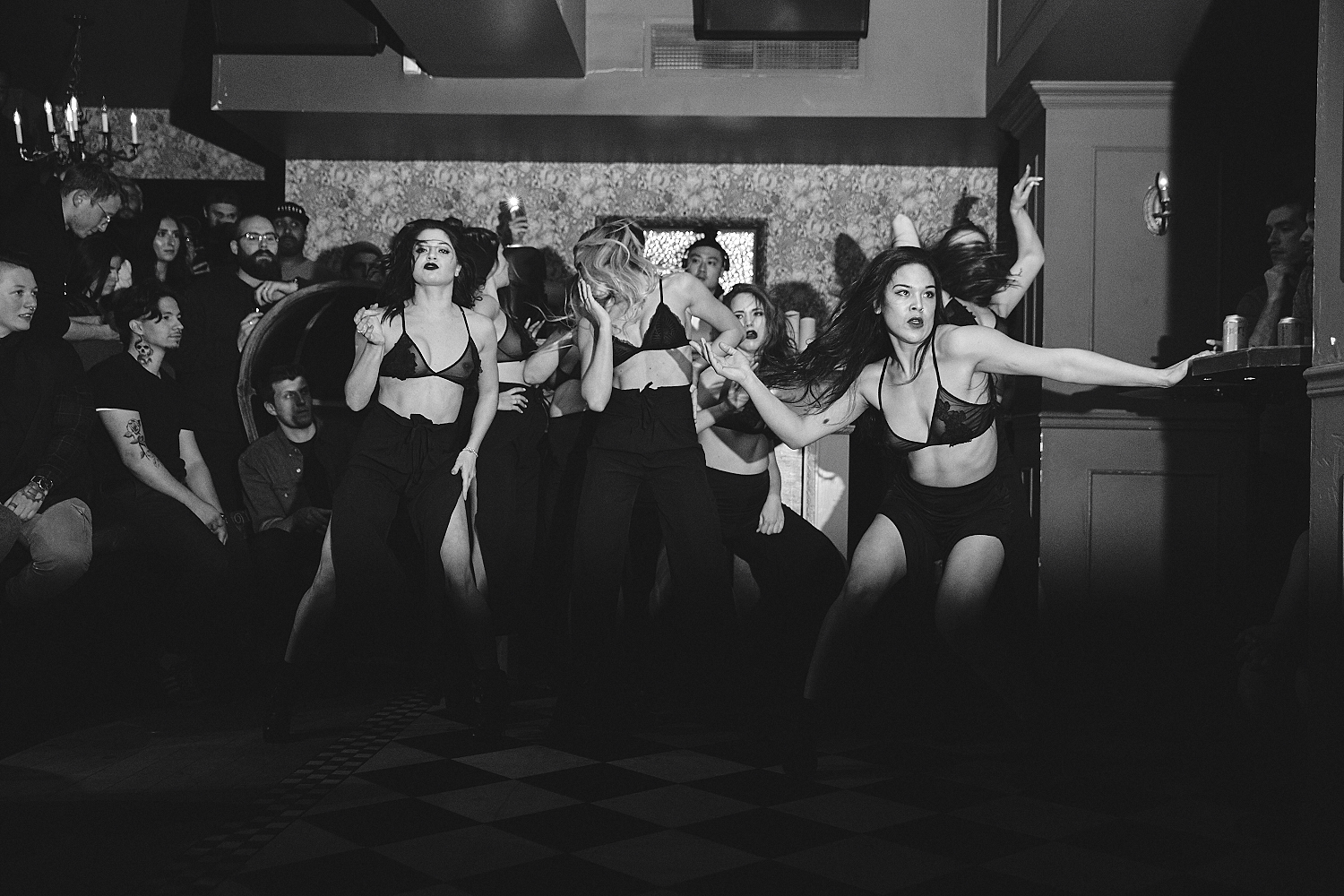 Sokoloff Lingerie enflamme le Mayfair pour son torride et sexy défilé [Photos]