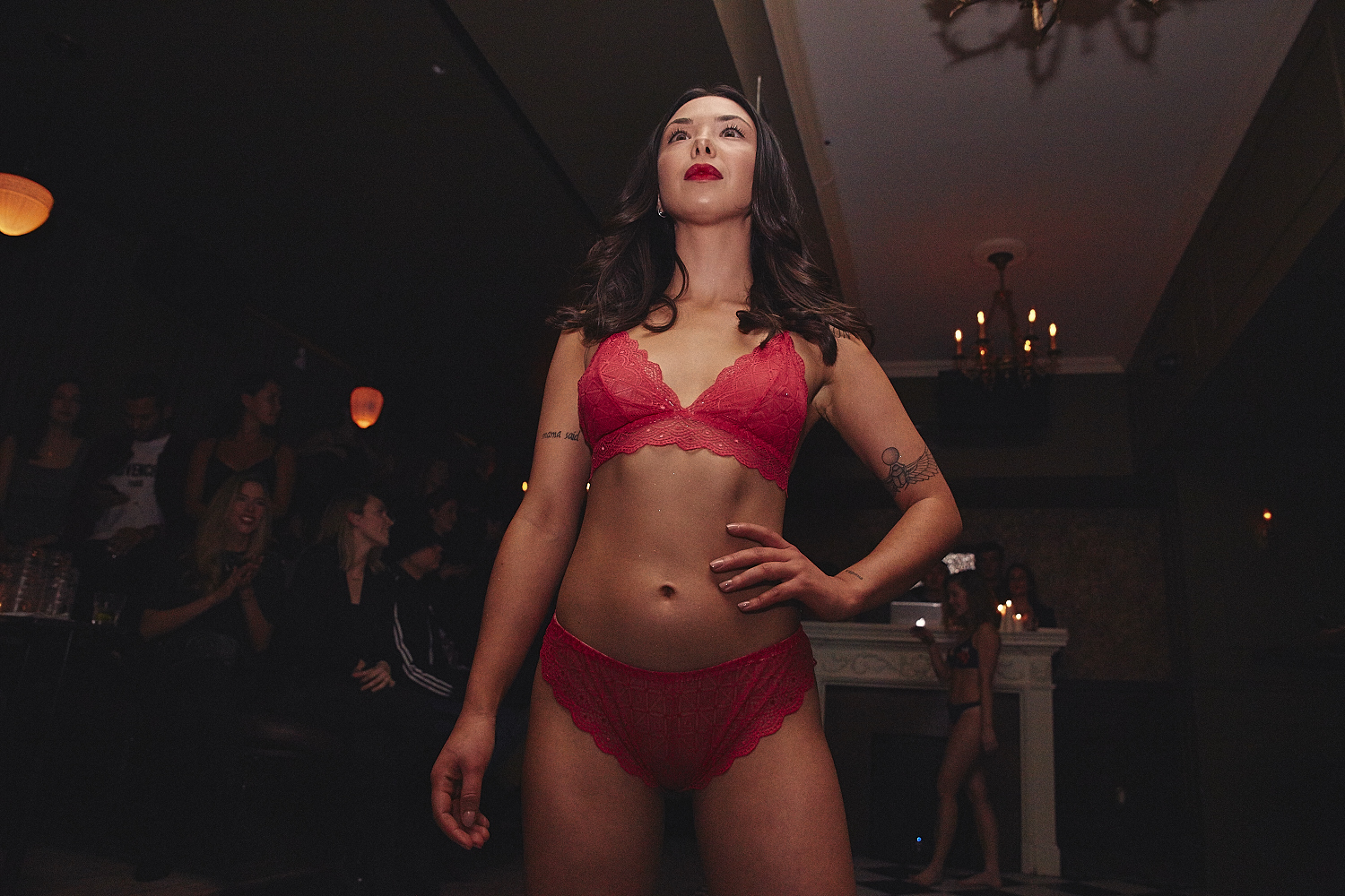Sokoloff Lingerie enflamme le Mayfair pour son torride et sexy défilé [Photos]
