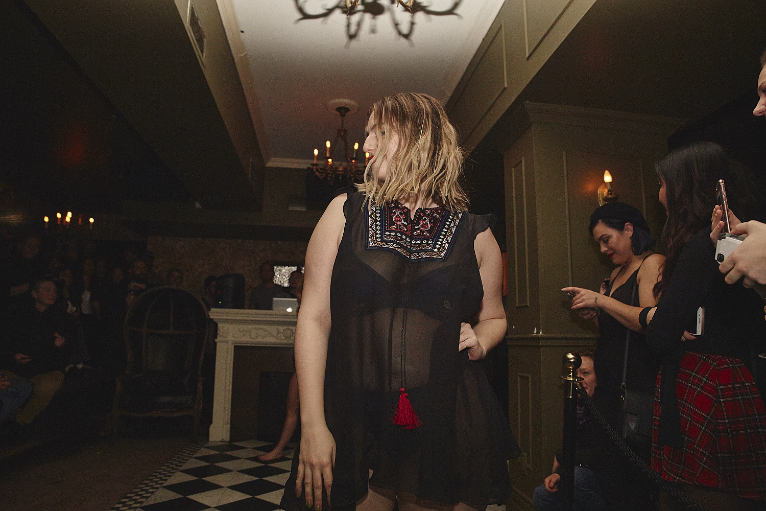 Sokoloff Lingerie enflamme le Mayfair pour son torride et sexy défilé [Photos]