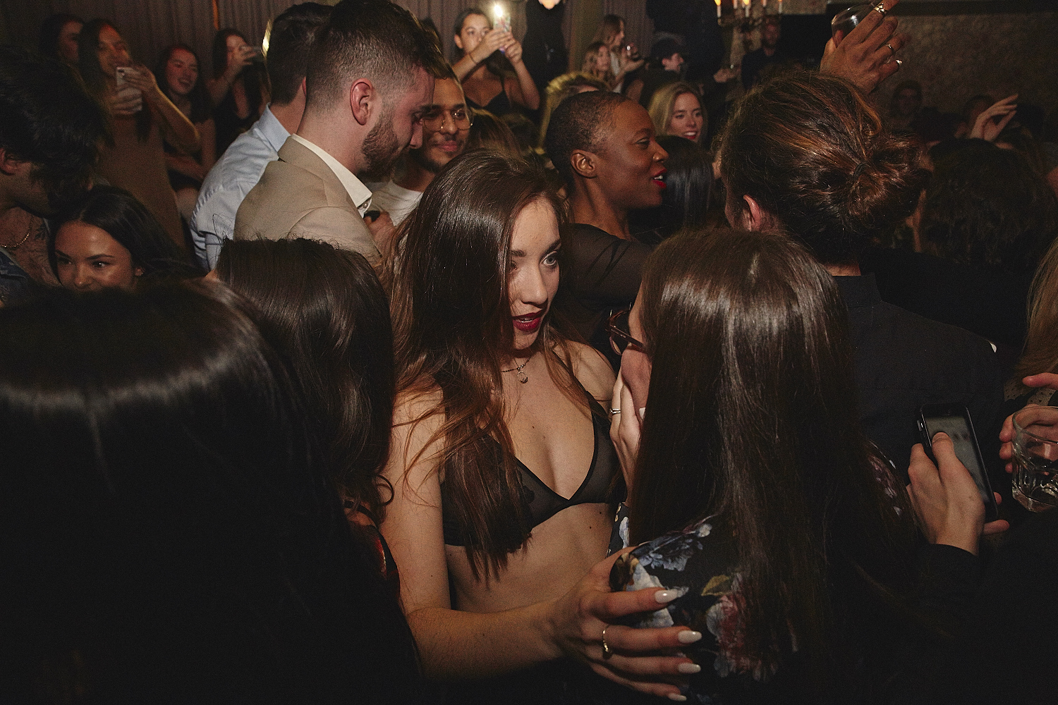 Sokoloff Lingerie enflamme le Mayfair pour son torride et sexy défilé [Photos]