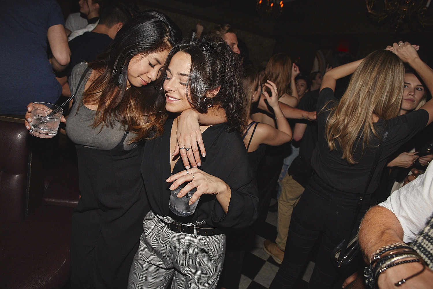 Sokoloff Lingerie enflamme le Mayfair pour son torride et sexy défilé [Photos]