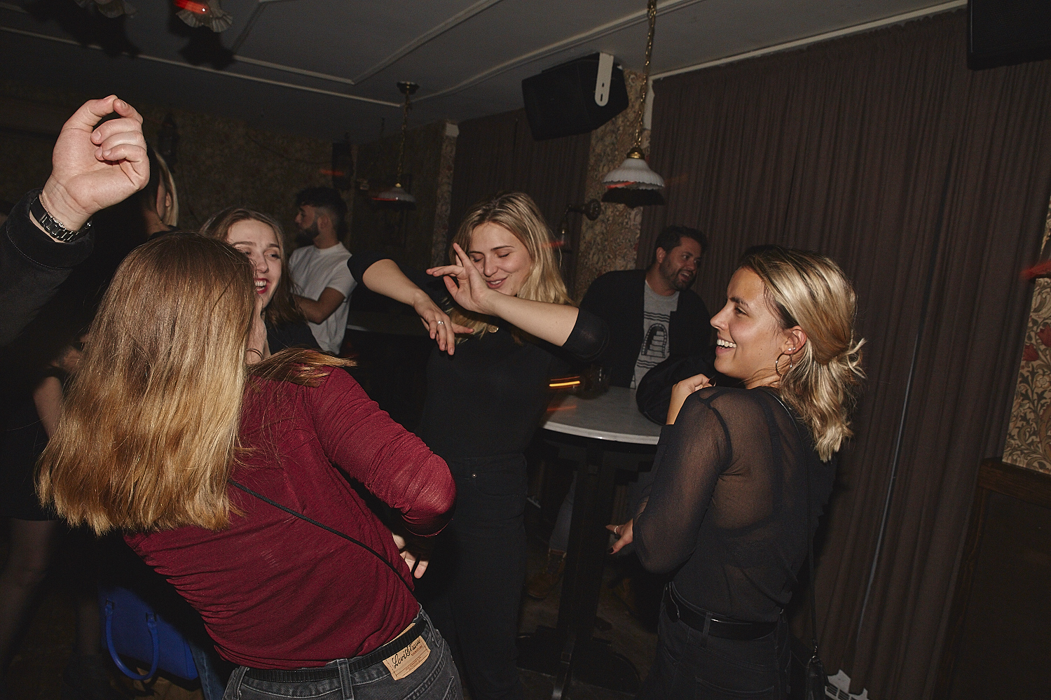 Sokoloff Lingerie enflamme le Mayfair pour son torride et sexy défilé [Photos]