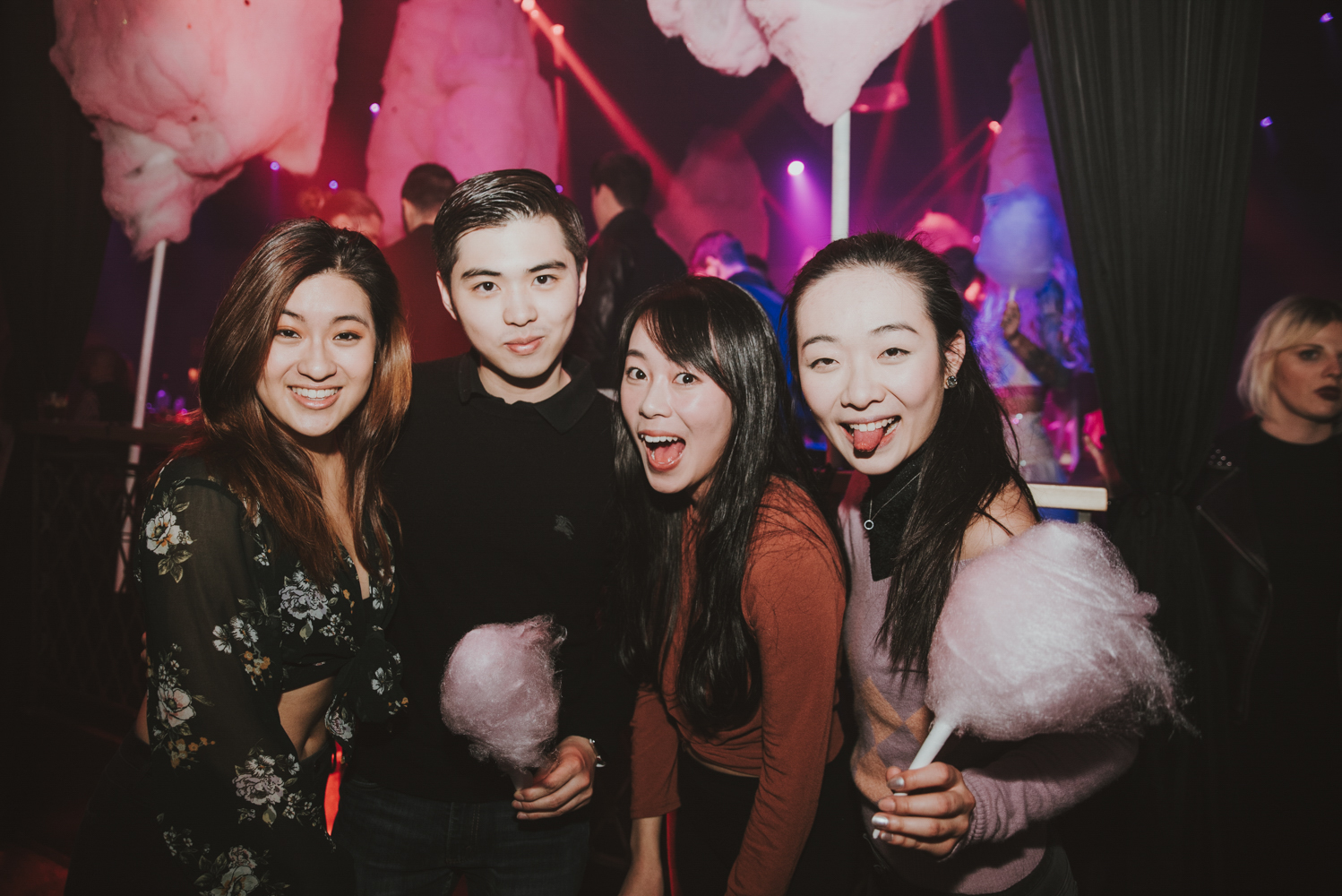 Claudia Tihan célèbre sa fête façon Candy Land et Burlesque au Club La Voûte [Photos]