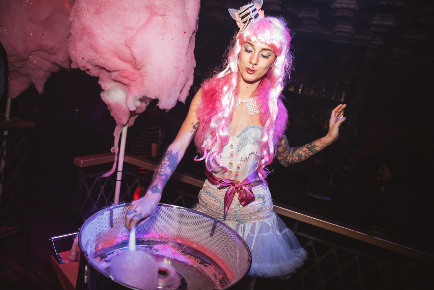 Claudia Tihan célèbre sa fête façon Candy Land et Burlesque au Club La Voûte [Photos]