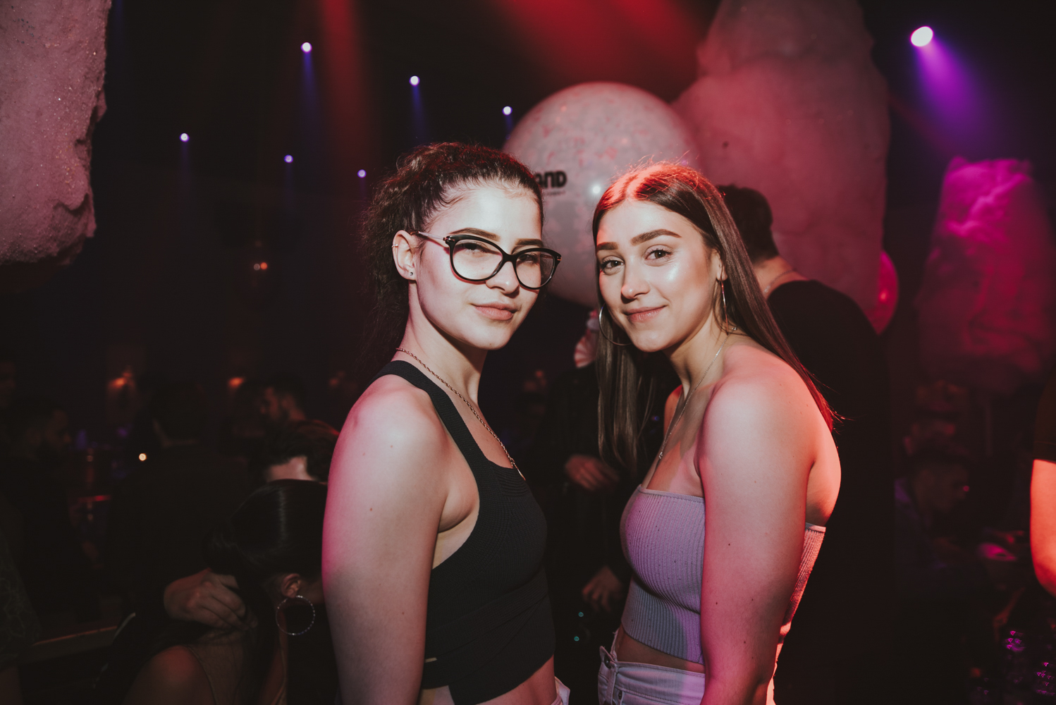 Claudia Tihan célèbre sa fête façon Candy Land et Burlesque au Club La Voûte [Photos]