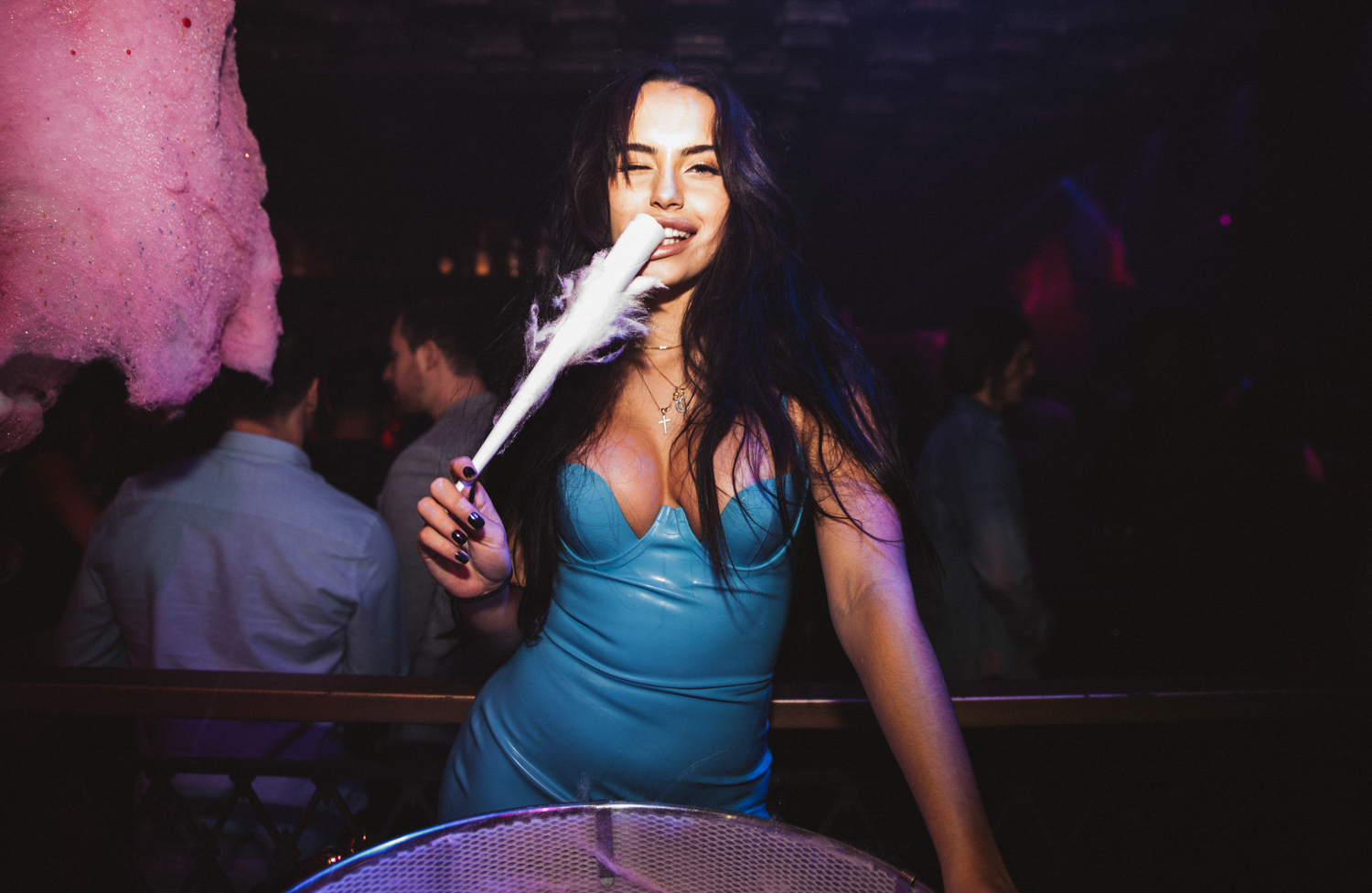 Claudia Tihan célèbre sa fête façon Candy Land et Burlesque au Club La Voûte [Photos]