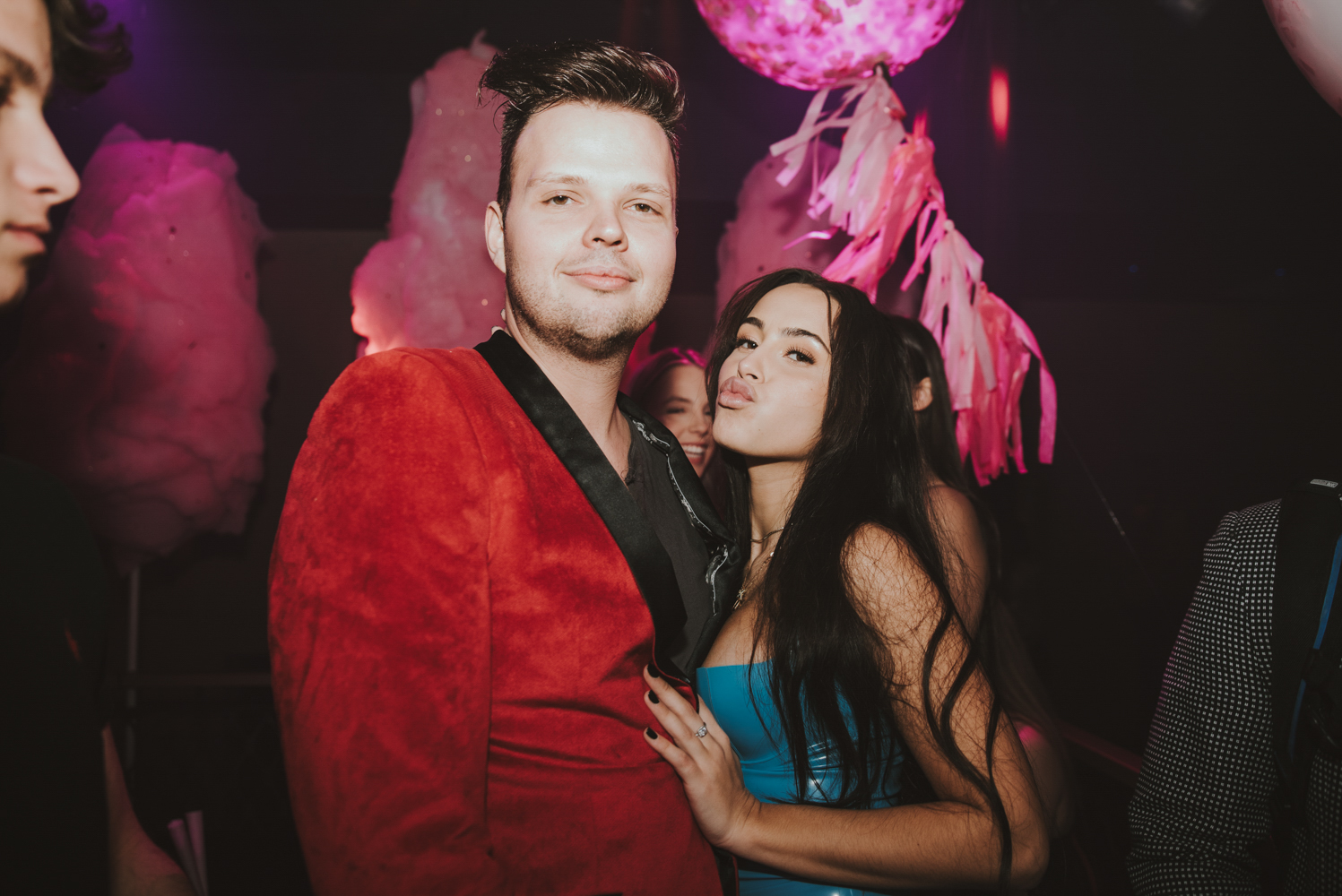 Claudia Tihan célèbre sa fête façon Candy Land et Burlesque au Club La Voûte [Photos]