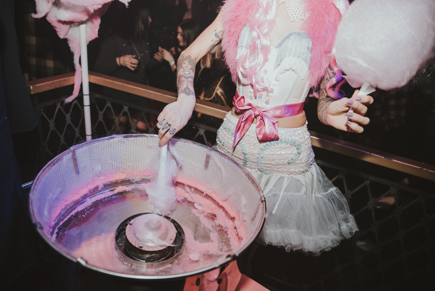 Claudia Tihan célèbre sa fête façon Candy Land et Burlesque au Club La Voûte [Photos]