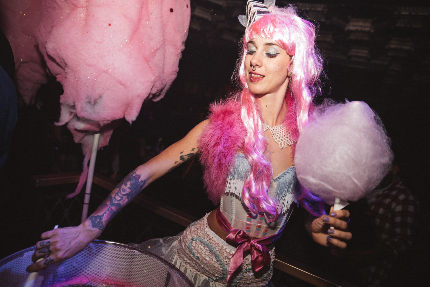 Claudia Tihan célèbre sa fête façon Candy Land et Burlesque au Club La Voûte [Photos]