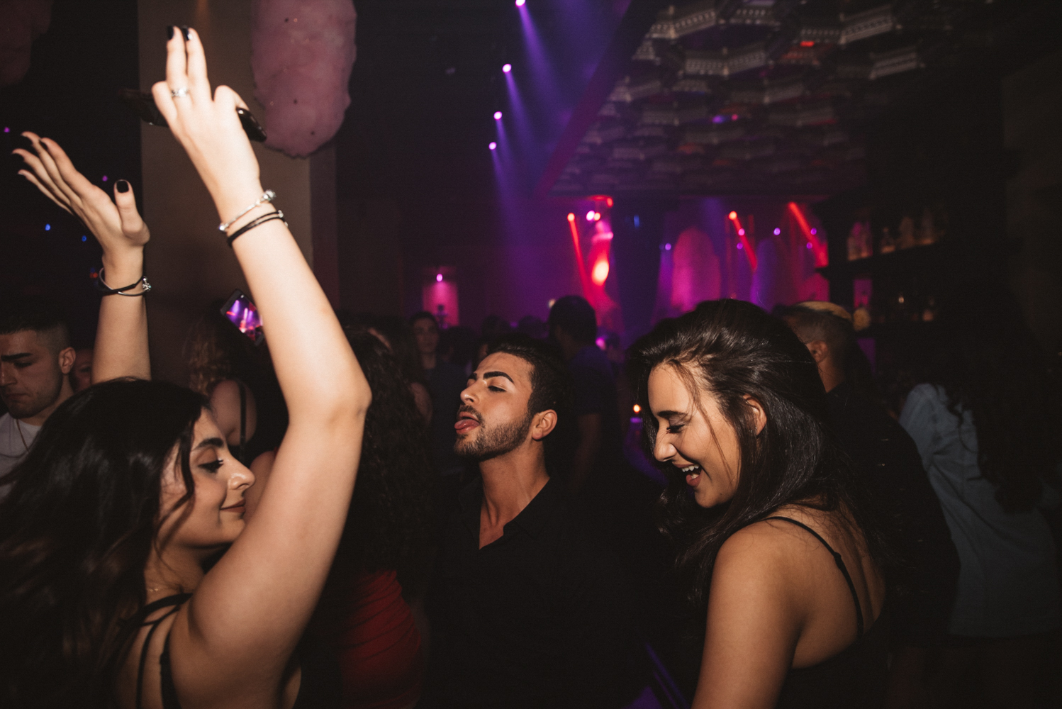 Claudia Tihan célèbre sa fête façon Candy Land et Burlesque au Club La Voûte [Photos]