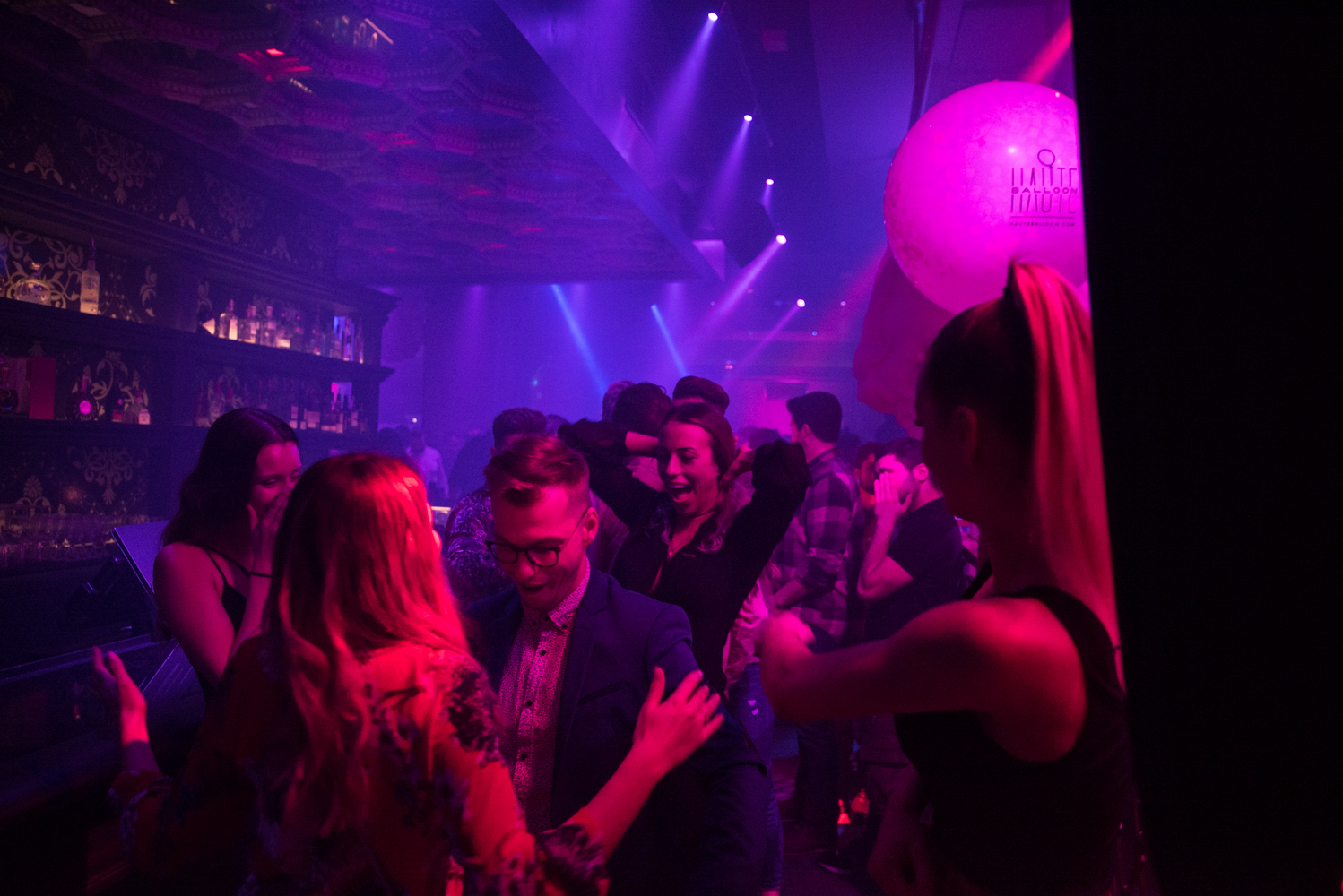 Claudia Tihan célèbre sa fête façon Candy Land et Burlesque au Club La Voûte [Photos]