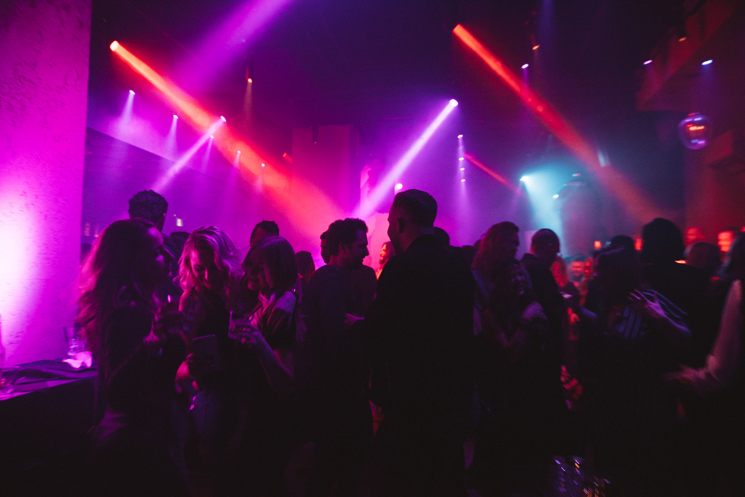 Claudia Tihan célèbre sa fête façon Candy Land et Burlesque au Club La Voûte [Photos]