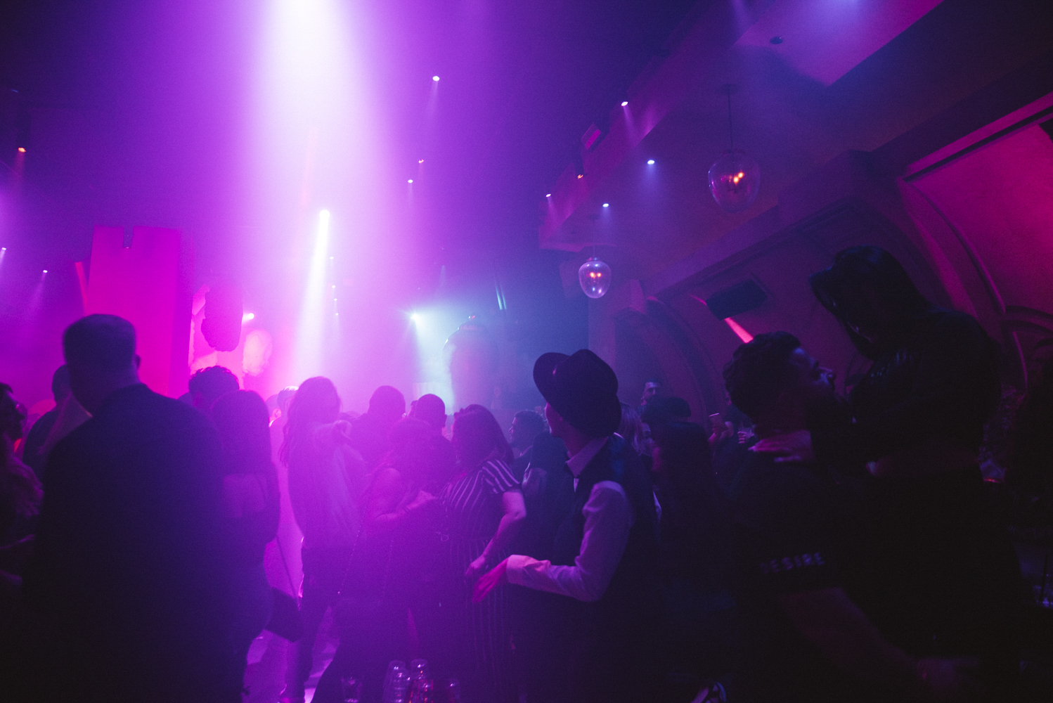 Claudia Tihan célèbre sa fête façon Candy Land et Burlesque au Club La Voûte [Photos]