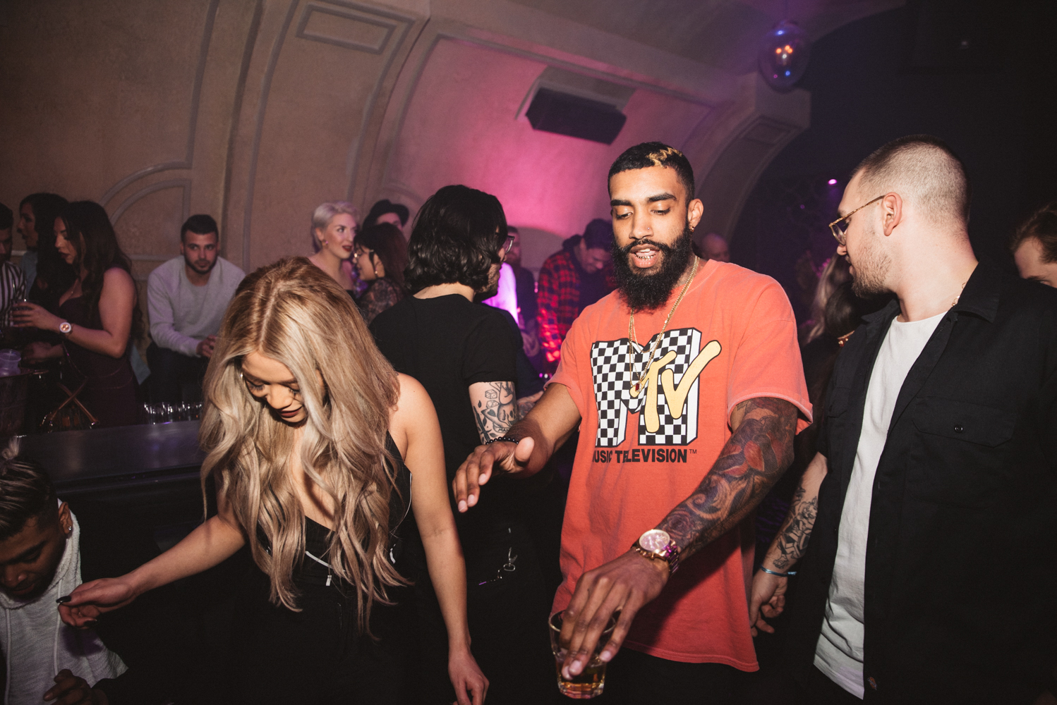 Claudia Tihan célèbre sa fête façon Candy Land et Burlesque au Club La Voûte [Photos]