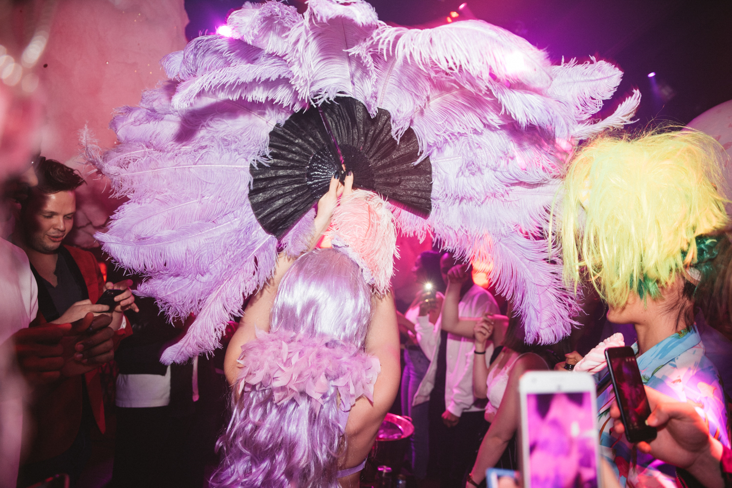 Claudia Tihan célèbre sa fête façon Candy Land et Burlesque au Club La Voûte [Photos]