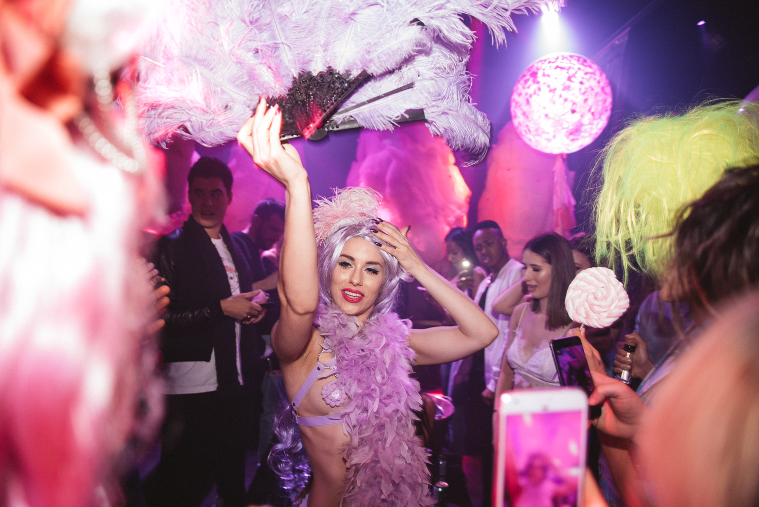 Claudia Tihan célèbre sa fête façon Candy Land et Burlesque au Club La Voûte [Photos]