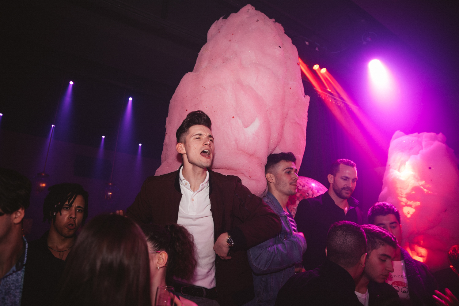 Claudia Tihan célèbre sa fête façon Candy Land et Burlesque au Club La Voûte [Photos]