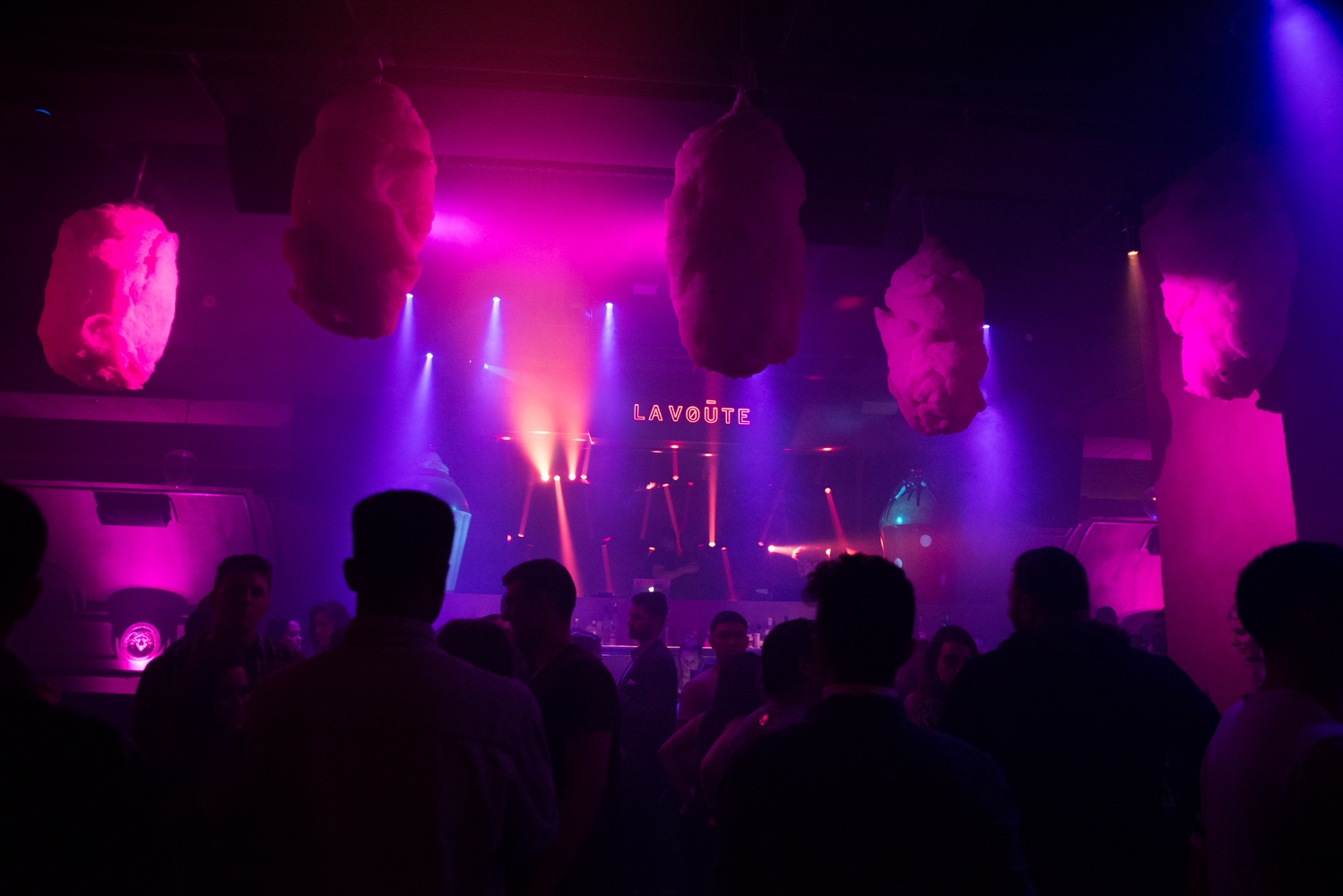 Claudia Tihan célèbre sa fête façon Candy Land et Burlesque au Club La Voûte [Photos]