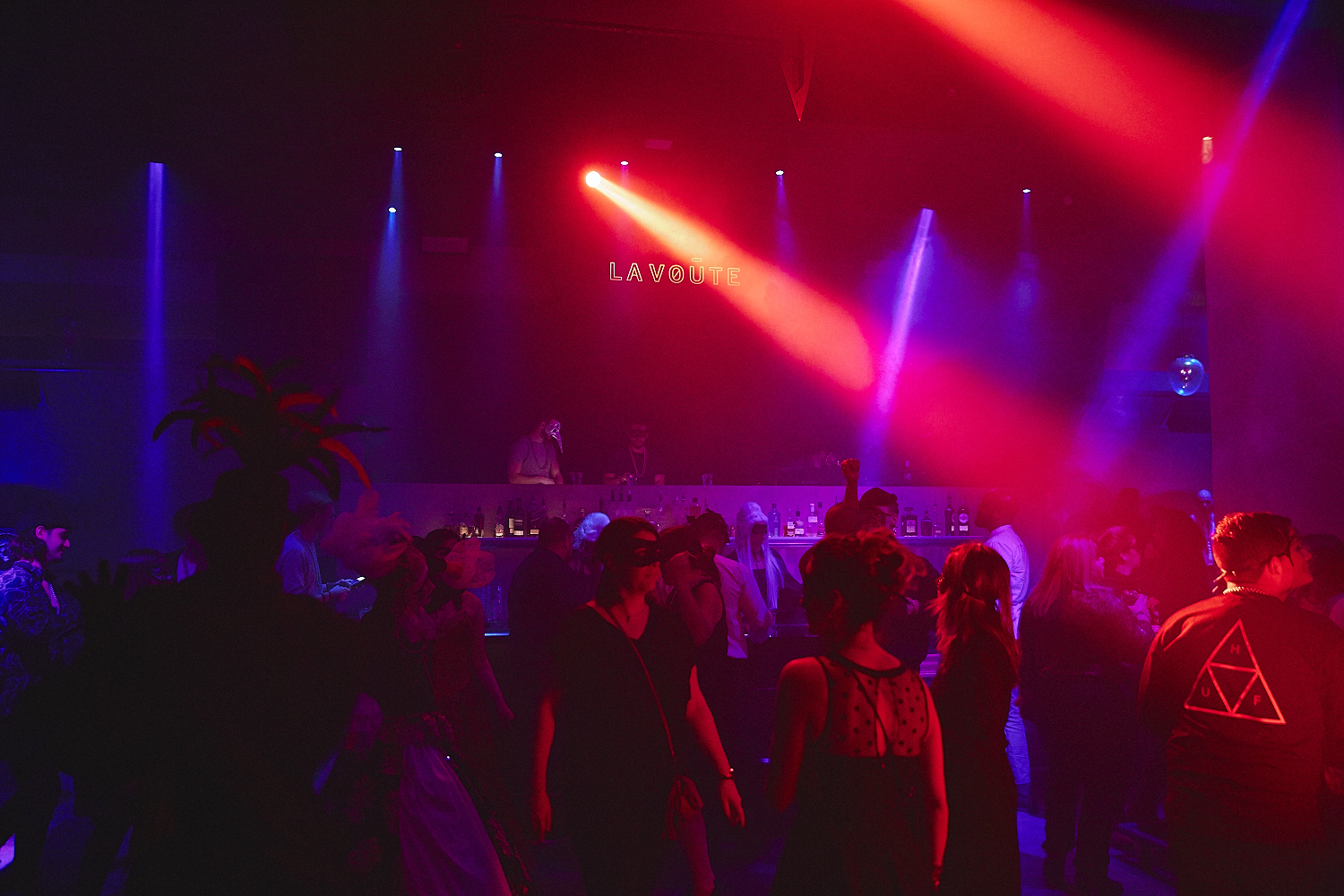 Party Mardi Gras sexy et carnavalesque à la Voûte [Photos]
