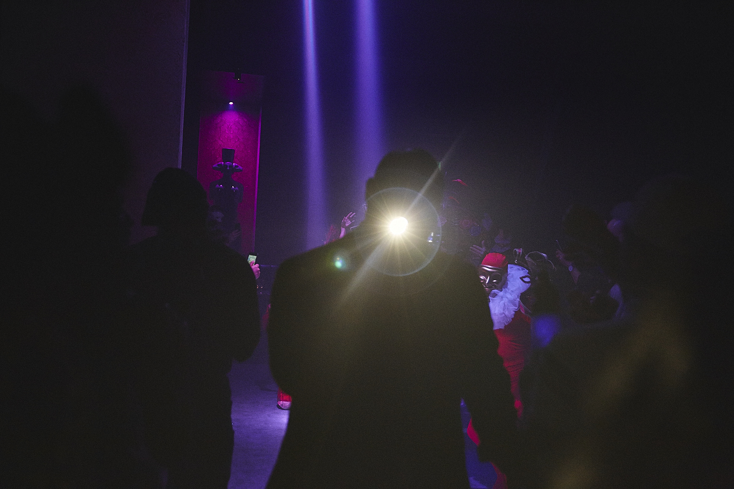 Party Mardi Gras sexy et carnavalesque à la Voûte [Photos]