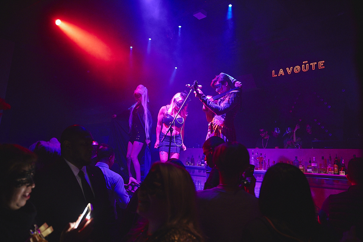 Party Mardi Gras sexy et carnavalesque à la Voûte [Photos]