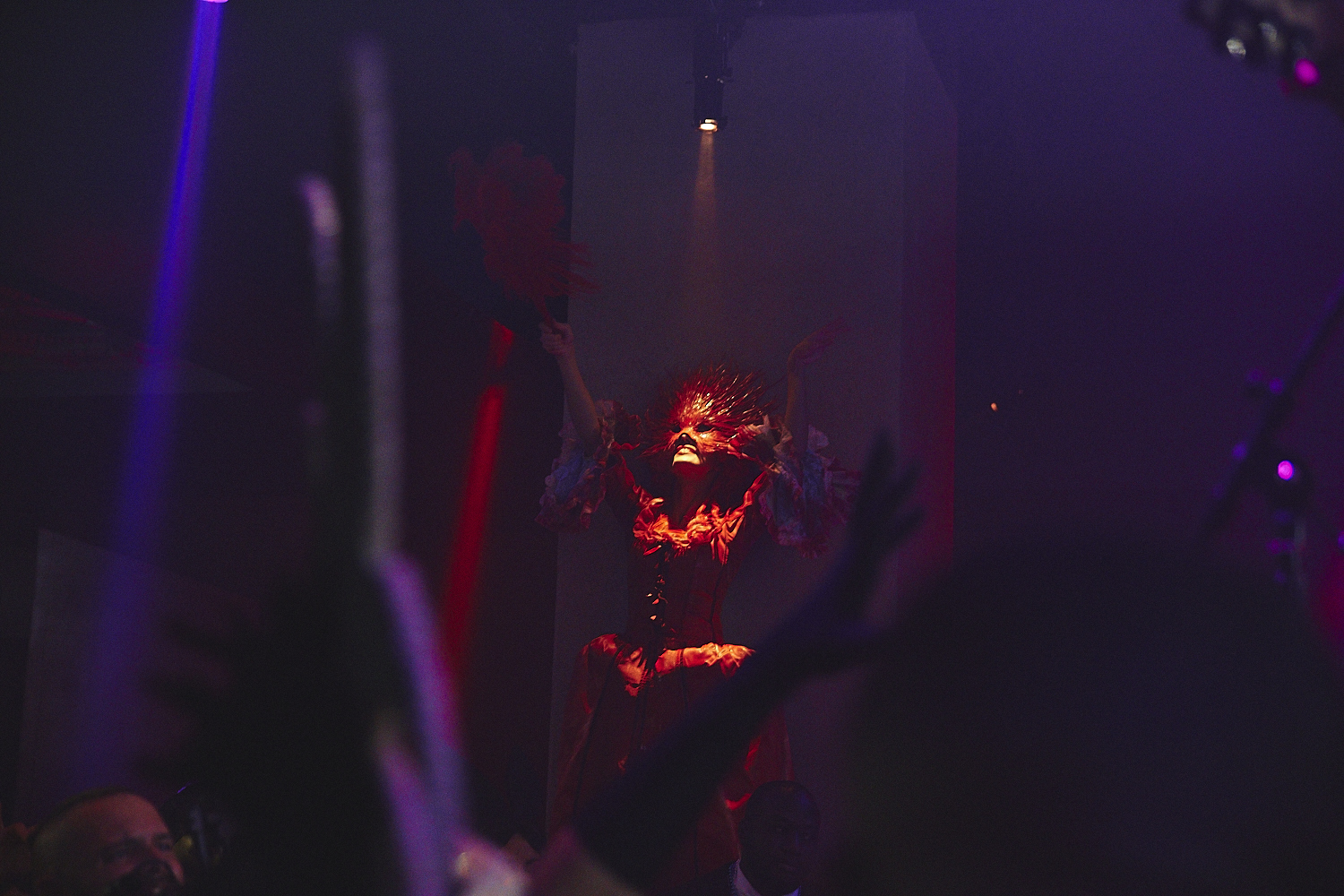 Party Mardi Gras sexy et carnavalesque à la Voûte [Photos]