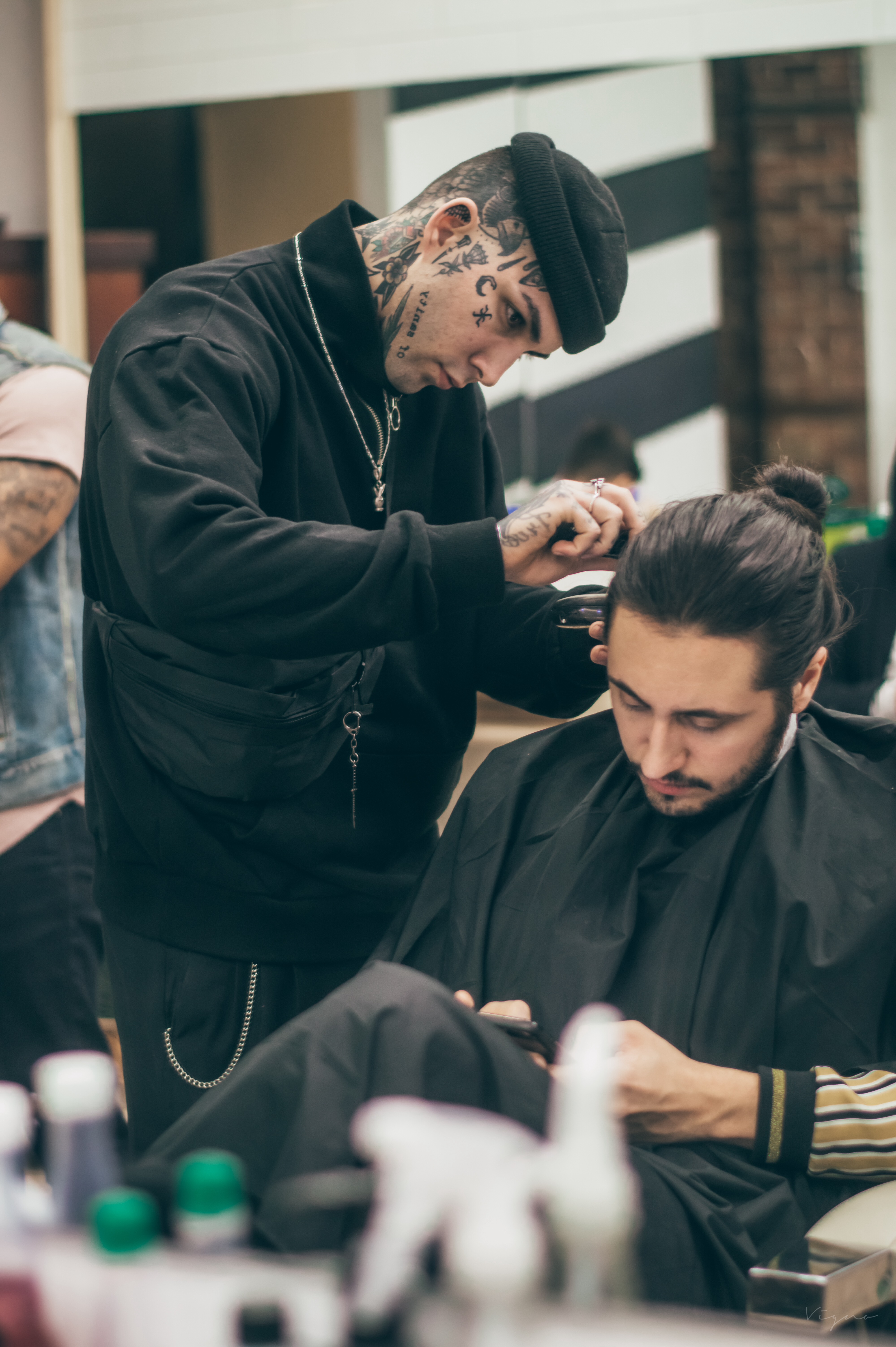 Sébastien Gagné, le barbier et mannequin tatoué qui a de la classe