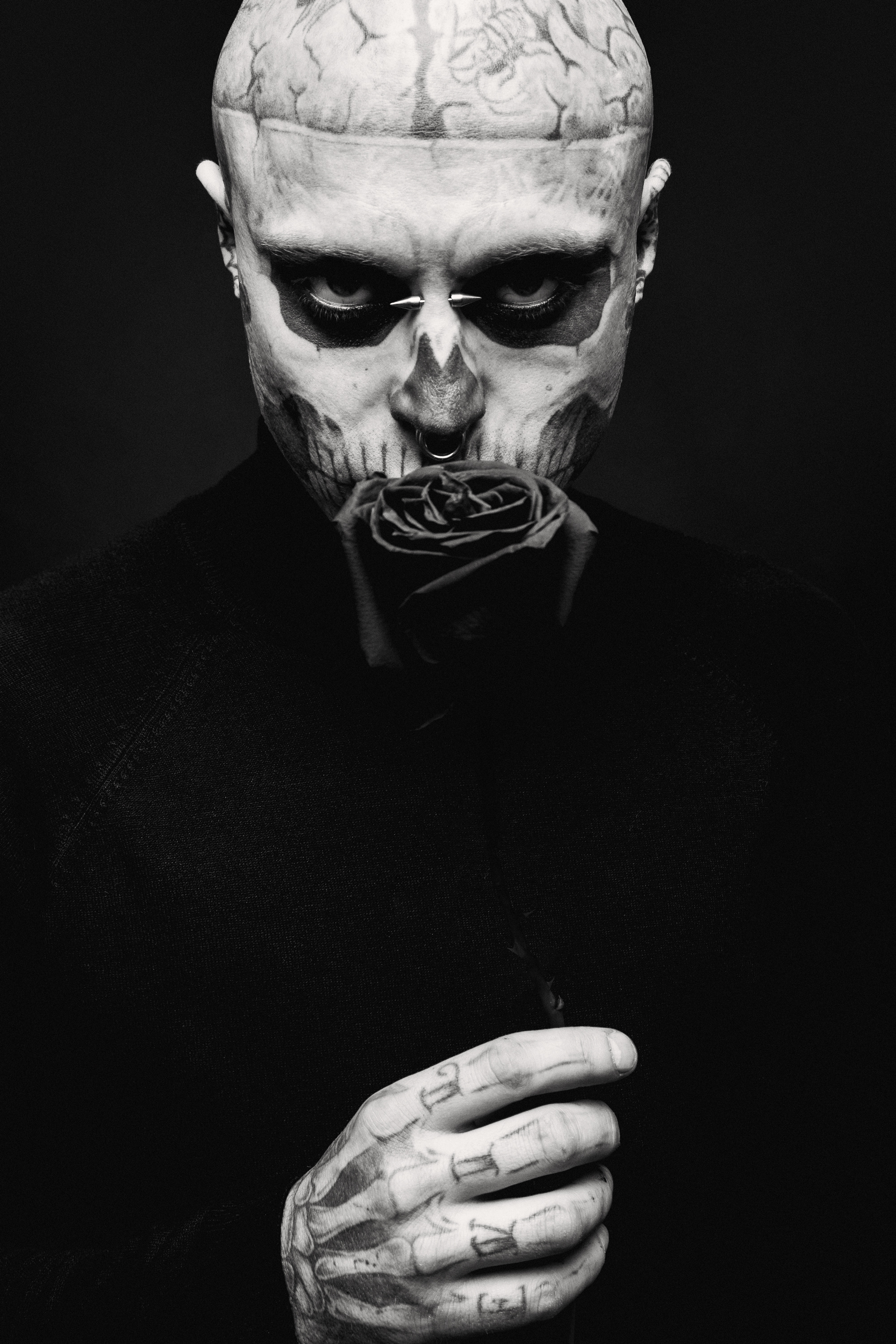 Zombie Boy joue au sombre et séduisant VALENTIN [Photos]