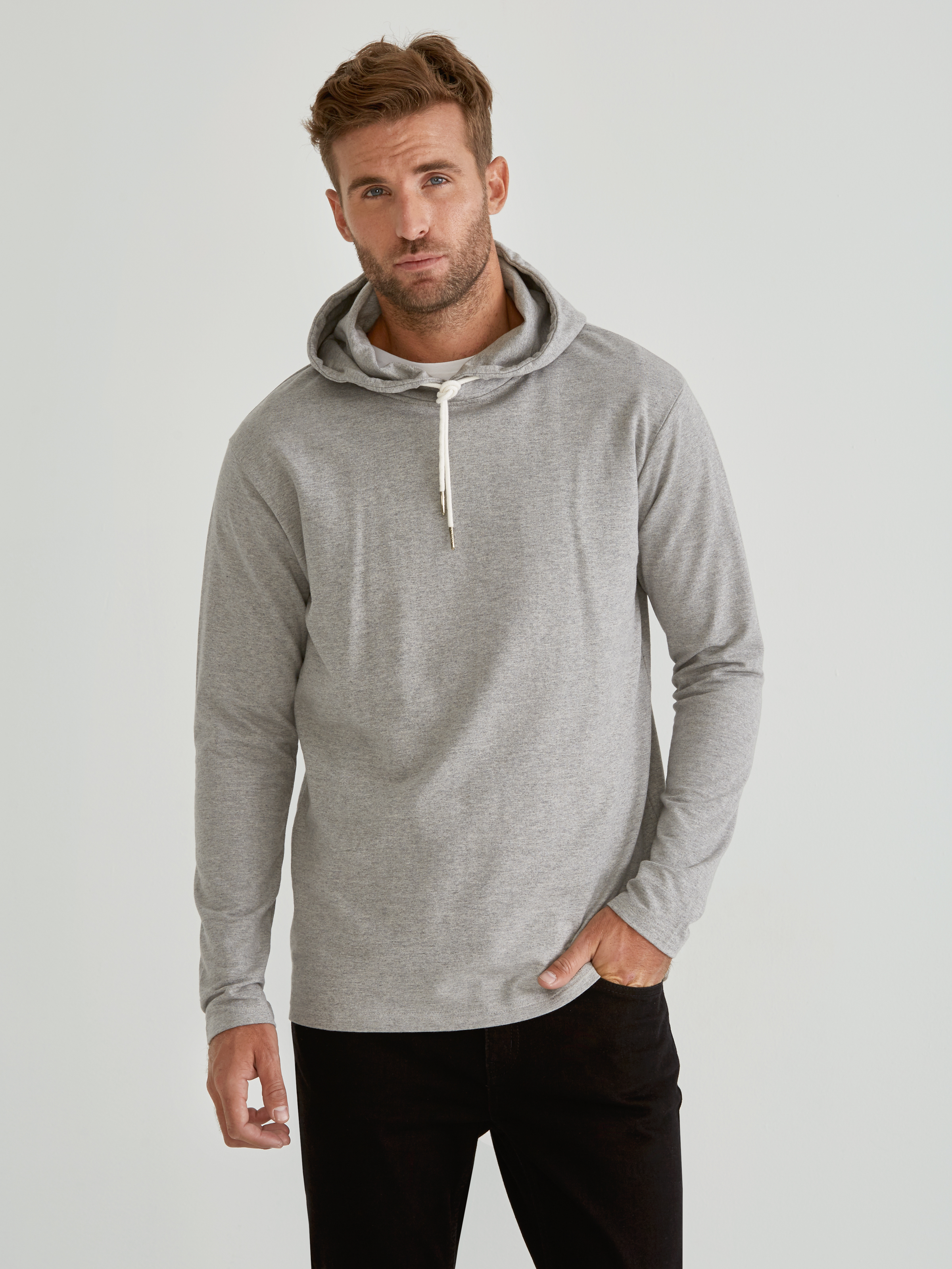 Frank And Oak dévoile sa collection Minimal aux styles éco-responsables