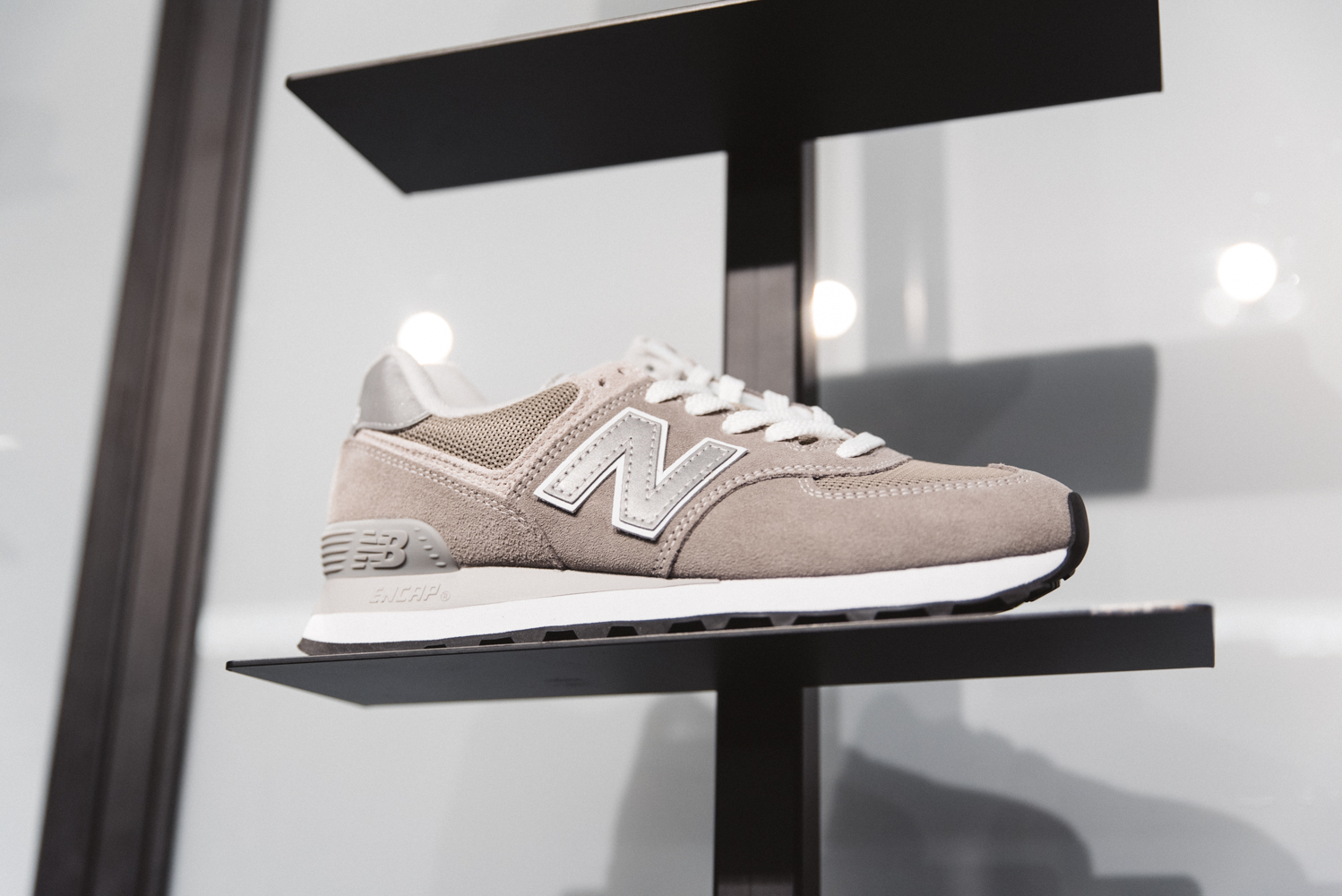 New Balance souligne l'héritage de son modèle 574 au Off the Hook [Photos]