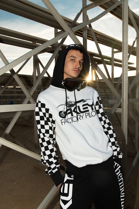 Oakley s'inspire des motocross dans sa capsule 'Thermonuclear Protection' [Photos]