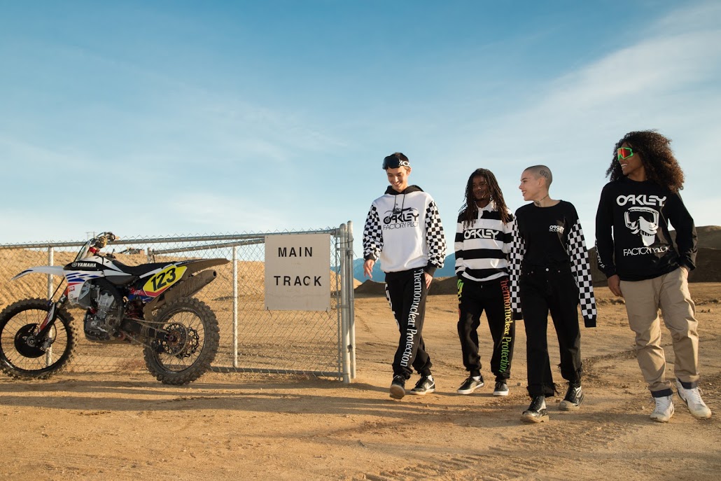Oakley s'inspire des motocross dans sa capsule 'Thermonuclear Protection' [Photos]