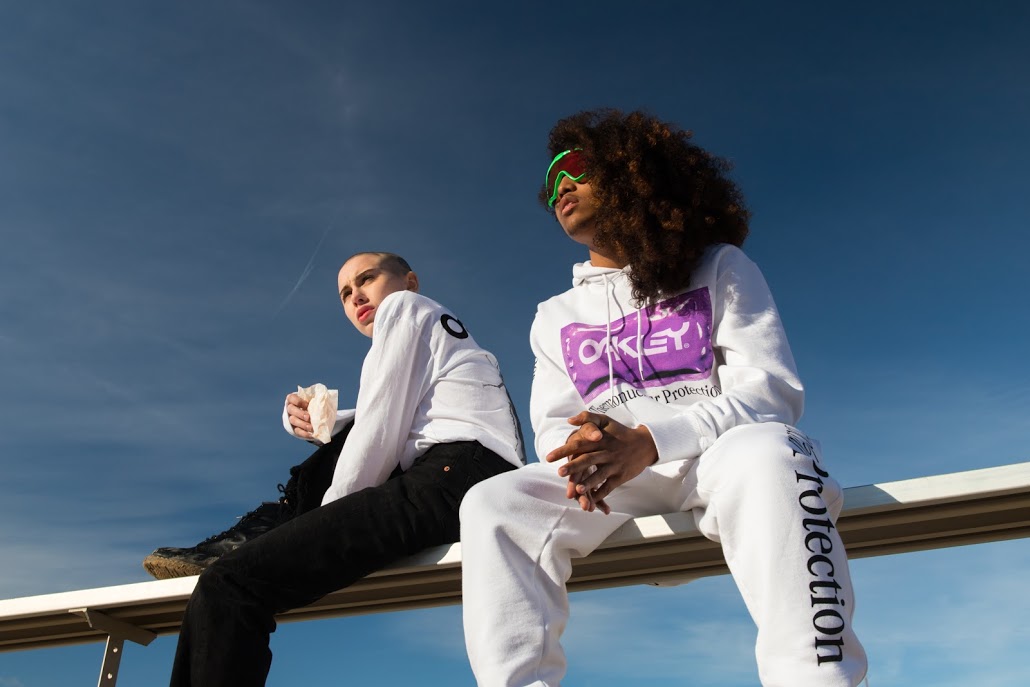 Oakley s'inspire des motocross dans sa capsule 'Thermonuclear Protection' [Photos]