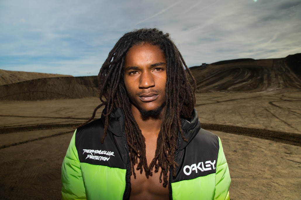 Oakley s'inspire des motocross dans sa capsule 'Thermonuclear Protection' [Photos]