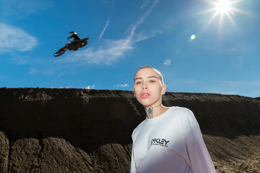 Oakley s'inspire des motocross dans sa capsule 'Thermonuclear Protection' [Photos]