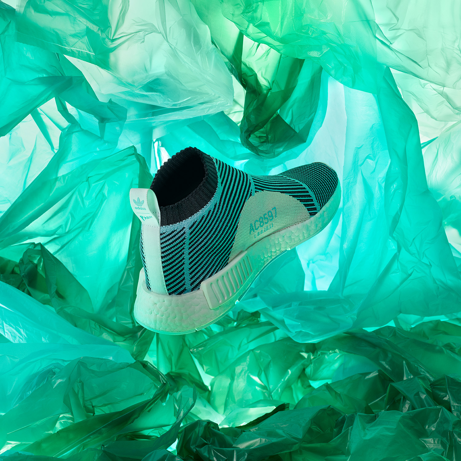 Obtenez 15% de rabais sur les adidas NMD CS1 Parley PK chez Rooney