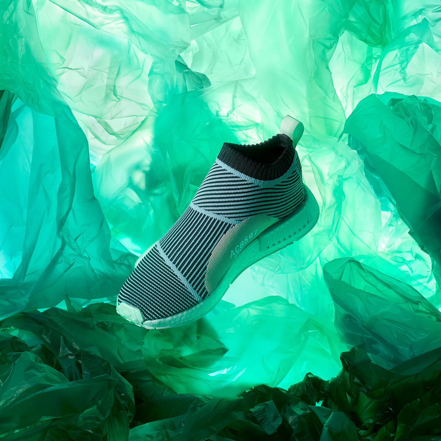 Obtenez 15% de rabais sur les adidas NMD CS1 Parley PK chez Rooney