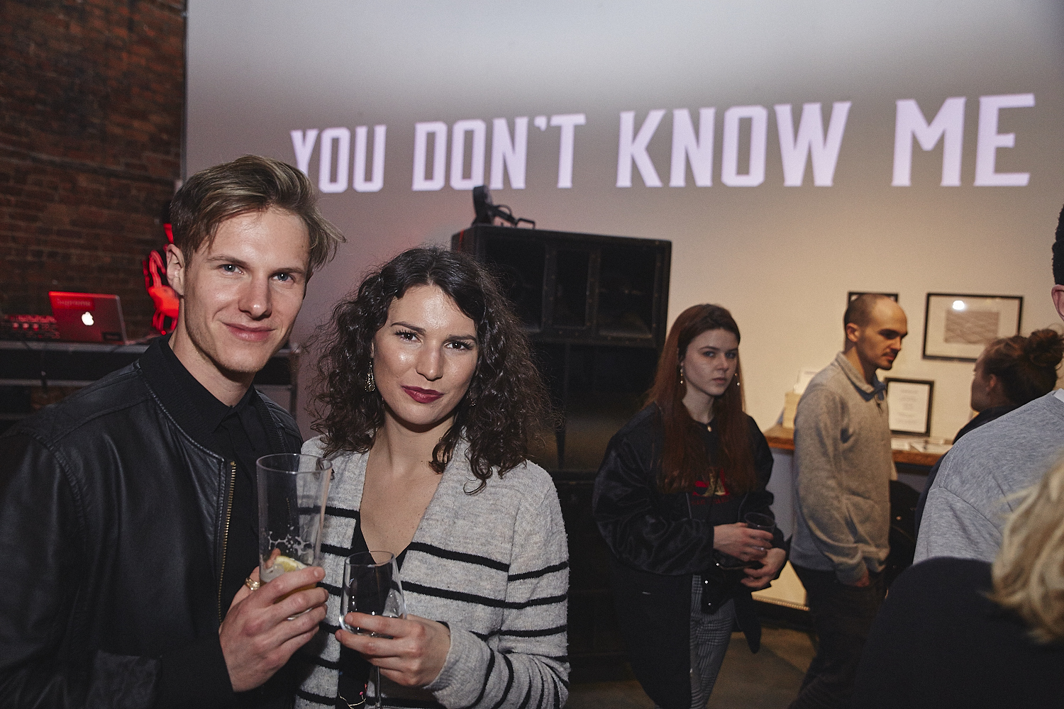 Vernissage de «You don't know me» par le photographe Drowster [Photos]