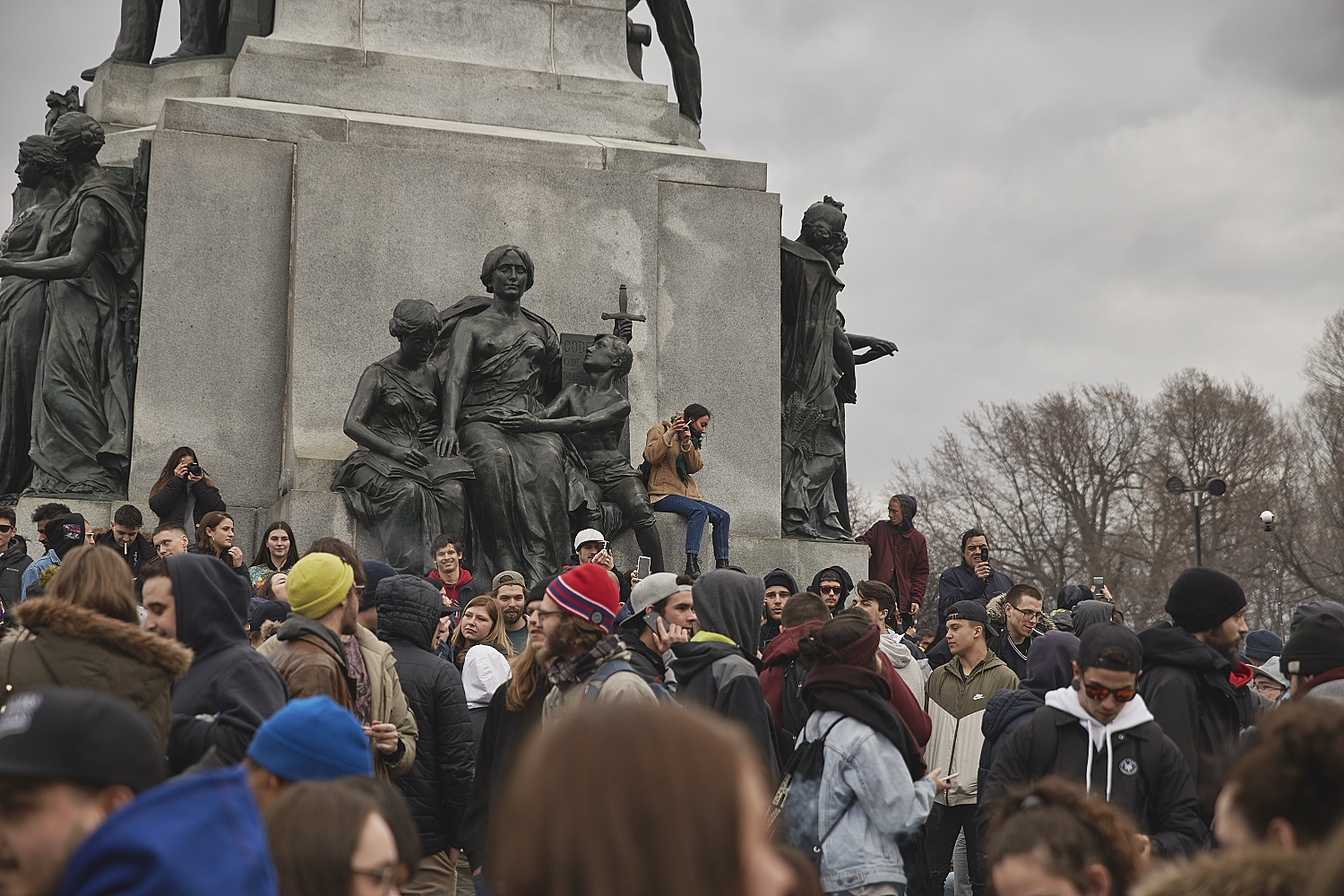 Des milliers de Montréalais célèbrent le 420 au Mont-Royal [Photos]