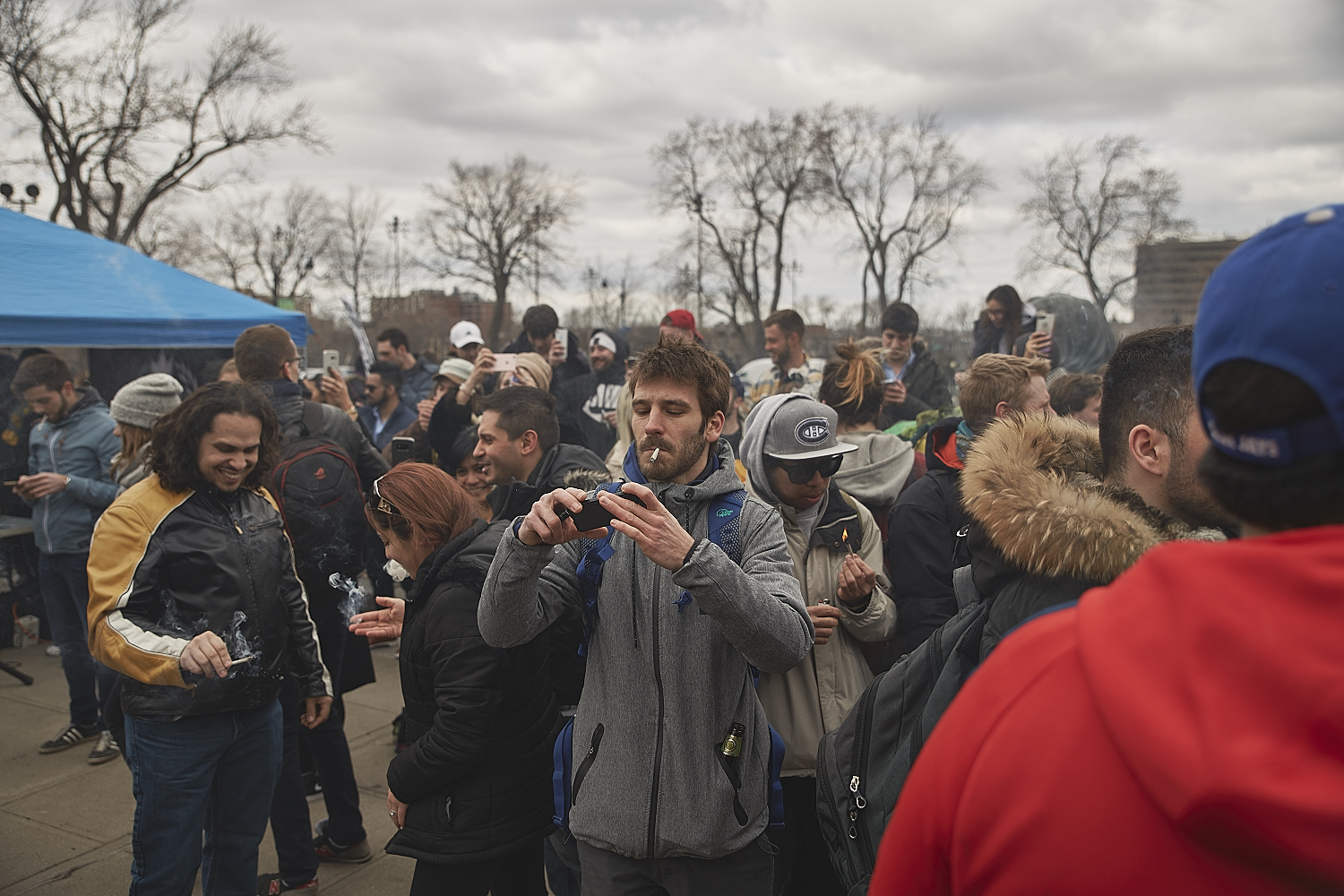 Des milliers de Montréalais célèbrent le 420 au Mont-Royal [Photos]