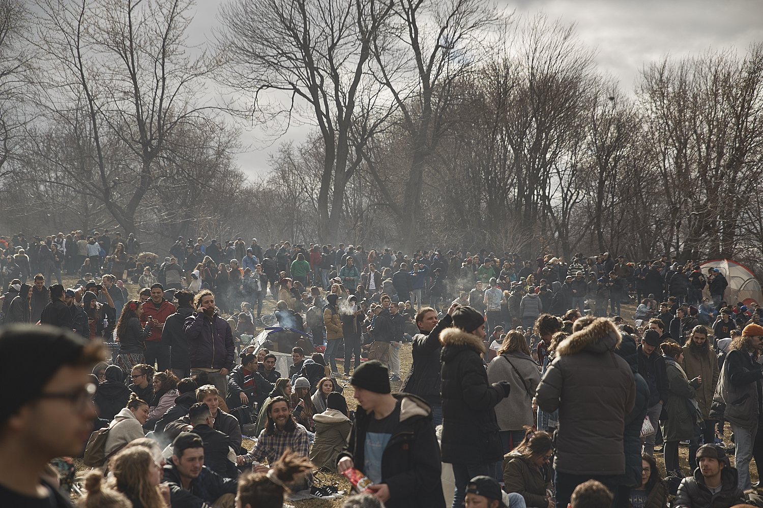 Des milliers de Montréalais célèbrent le 420 au Mont-Royal [Photos]