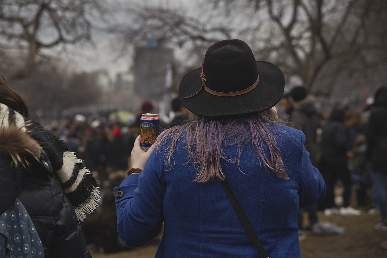 Des milliers de Montréalais célèbrent le 420 au Mont-Royal [Photos]