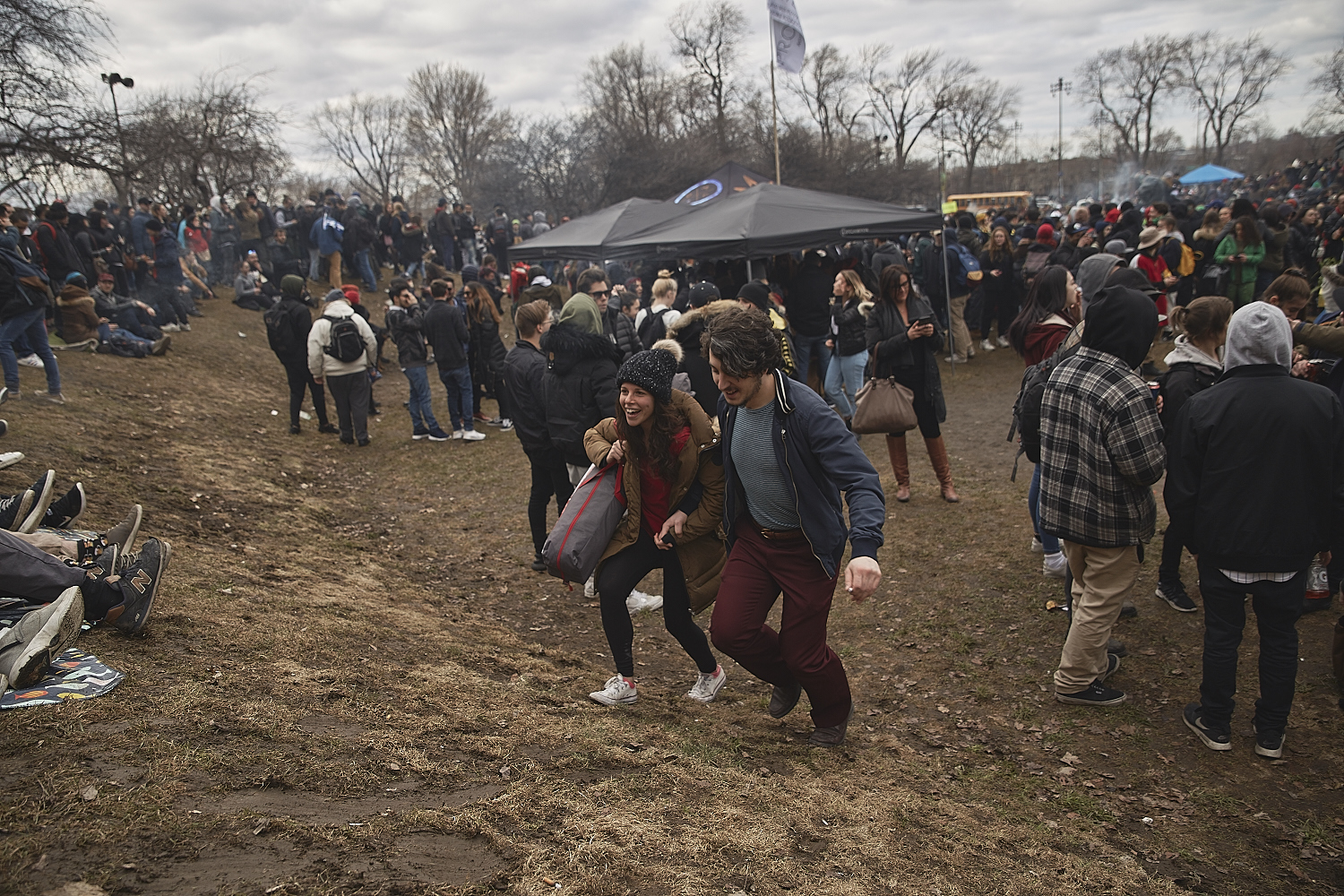 Des milliers de Montréalais célèbrent le 420 au Mont-Royal [Photos]